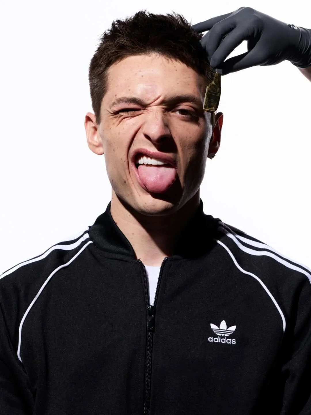 Peso Pluma se suma a la familia de adidas Originals