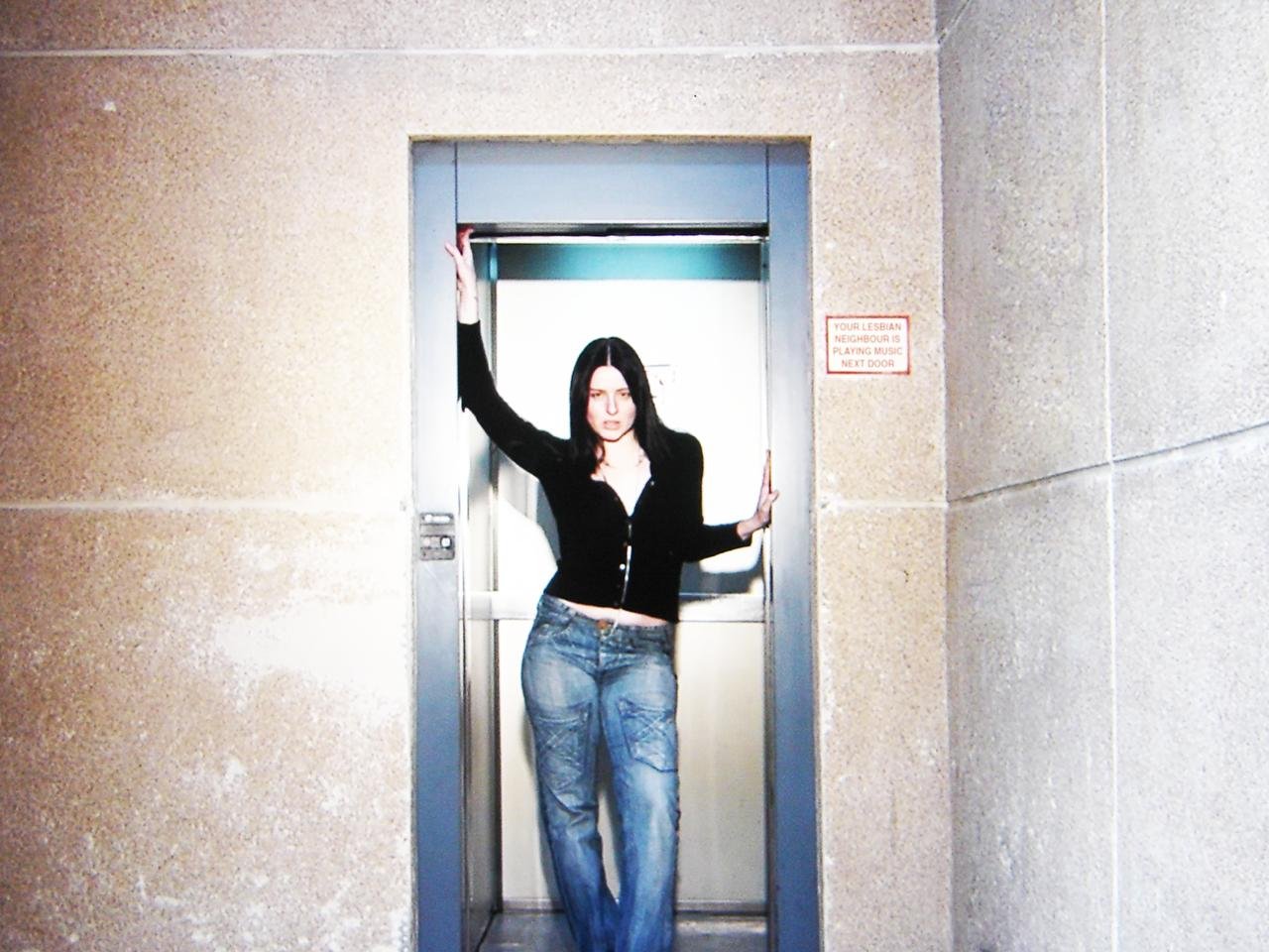 BLAYA estrena el videoclip de Otra cama en otro hotel de otra ciudad