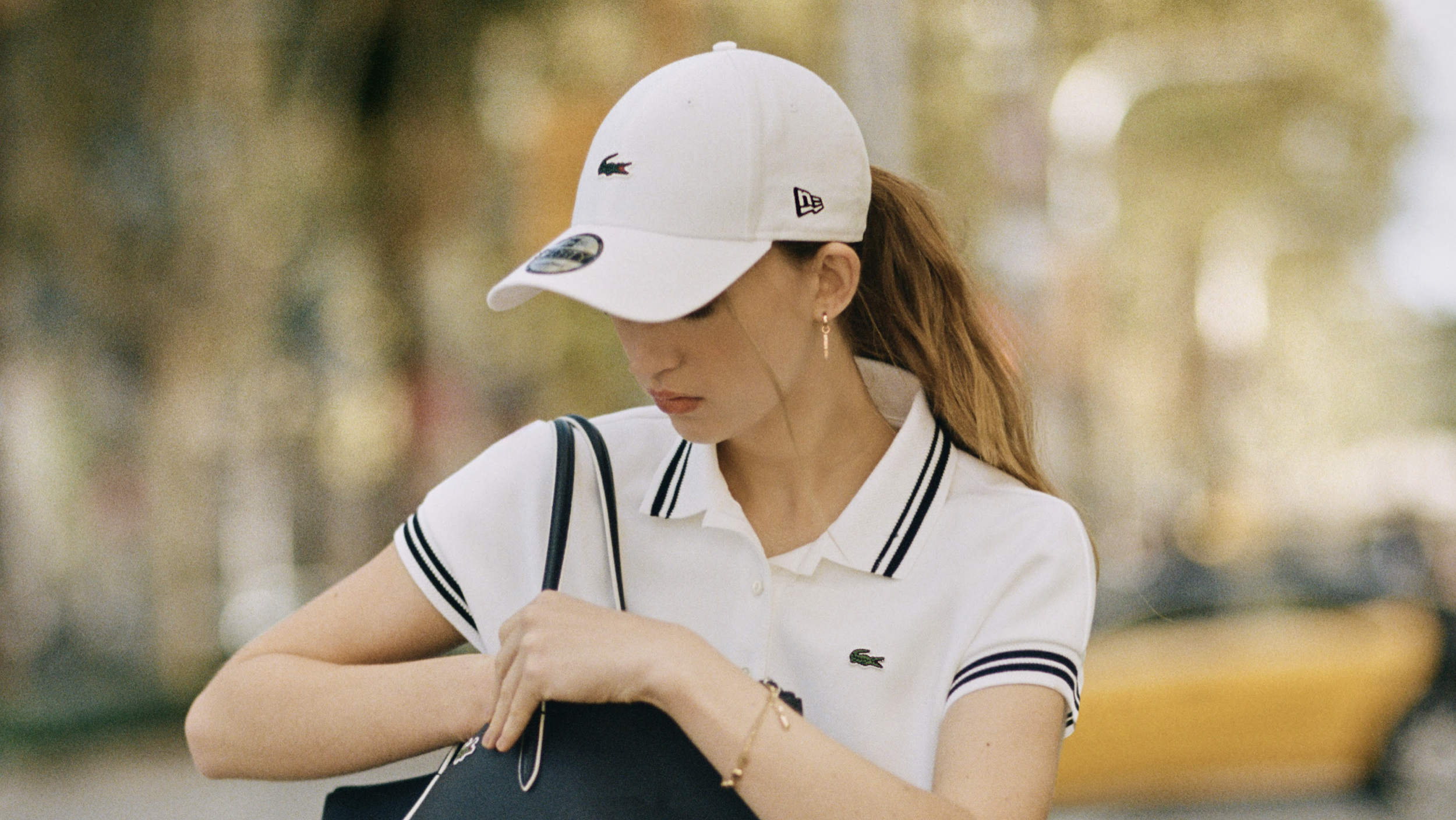 Lacoste y New Era lanzan una cápsula dedicada al golf contemporáneo