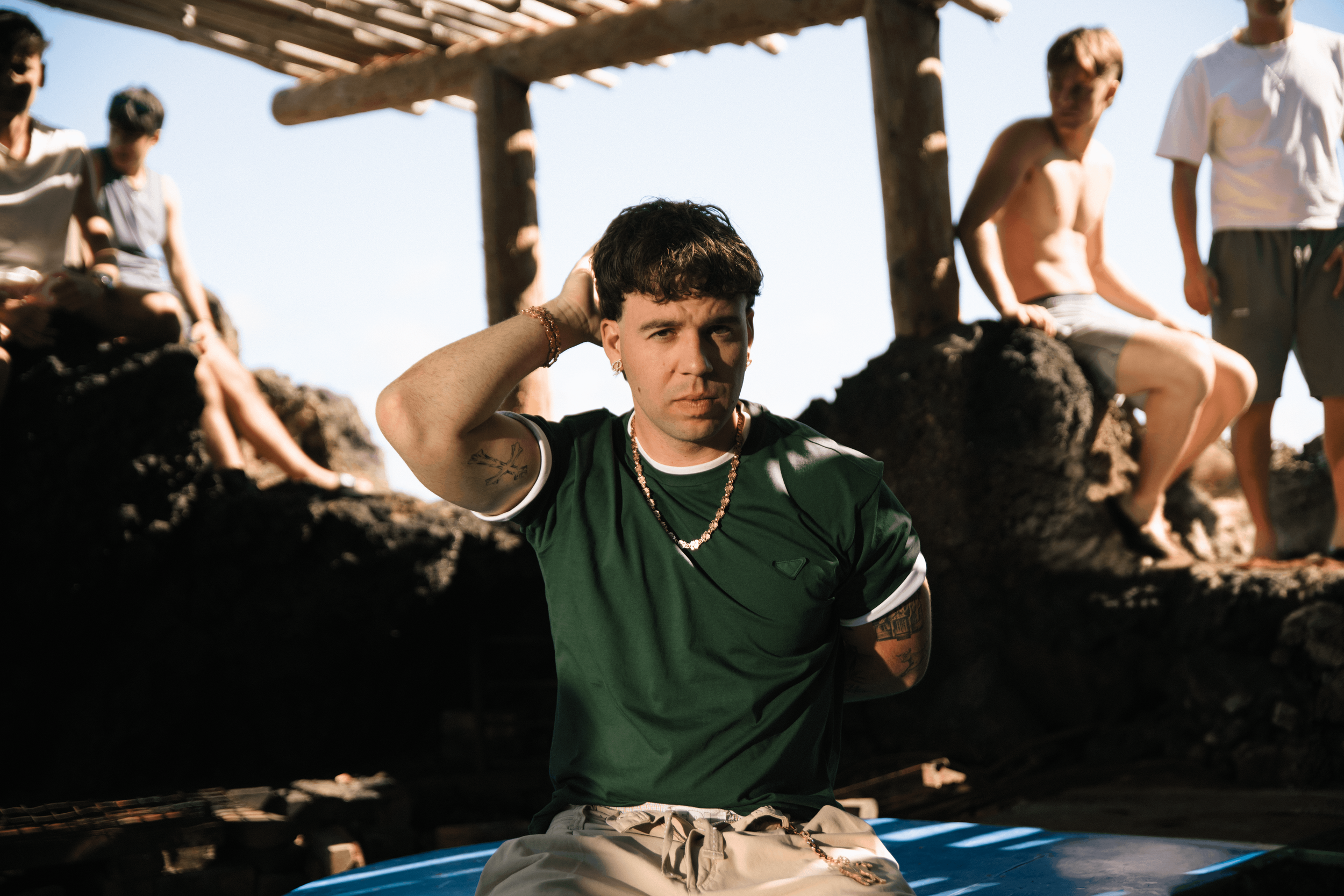 Quevedo vuelve a la pista con "SCANDIC", puro reggaetón y esencia canaria