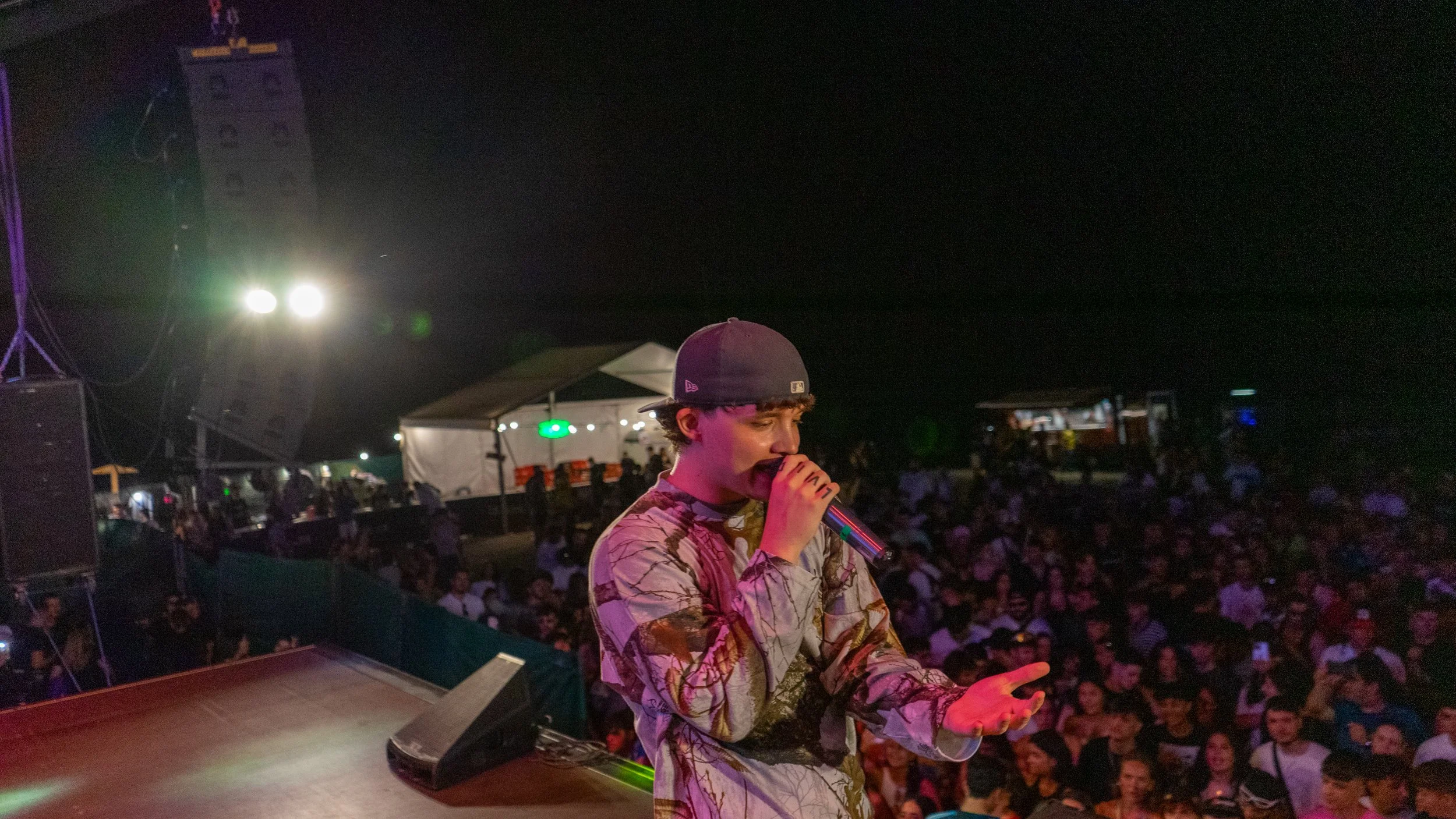 CUANDO LA MÚSICA URBANA SE DA CITA EN EL RURAL: UNIVERSÕ VOL. V REGRESA A CACABELOS