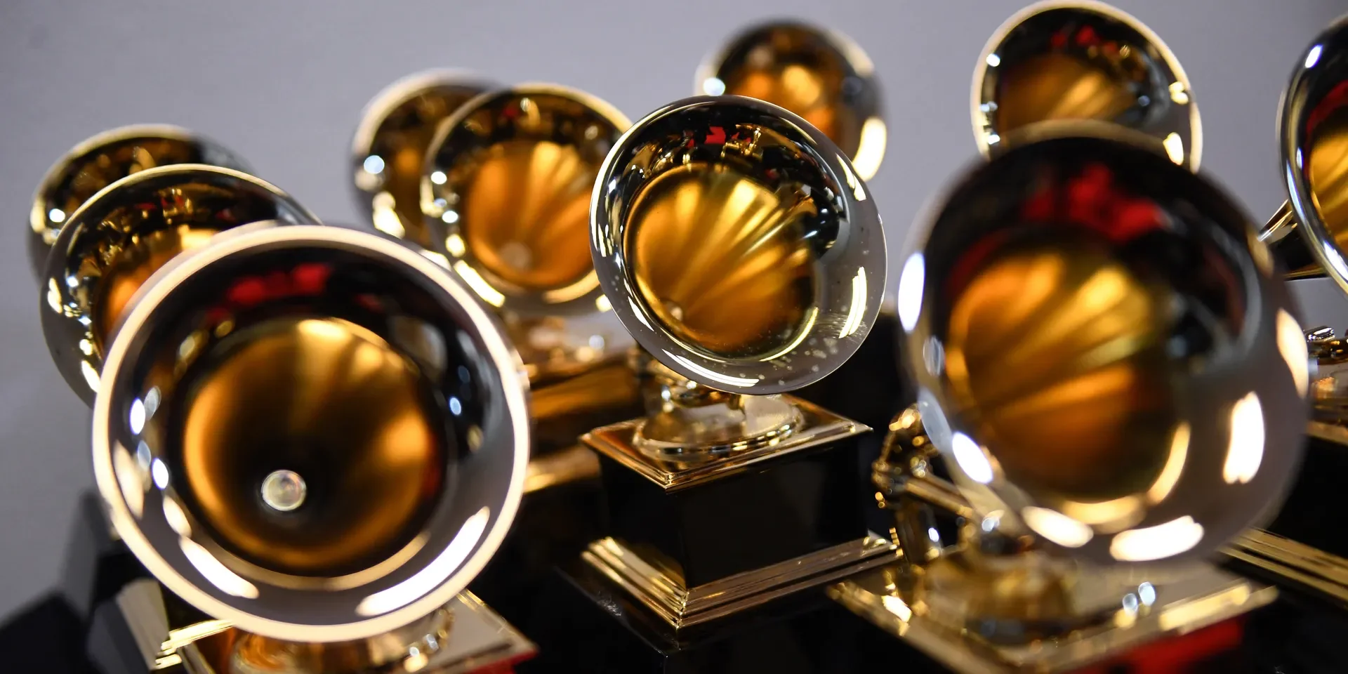 LOS GRAMMY ABREN LA PUERTA AL ESPAÑOL Y CREAN LA CATEGORÍA MEJOR CANCIÓN LATINA Y SUMAN CINCO NUEVOS PREMIOS