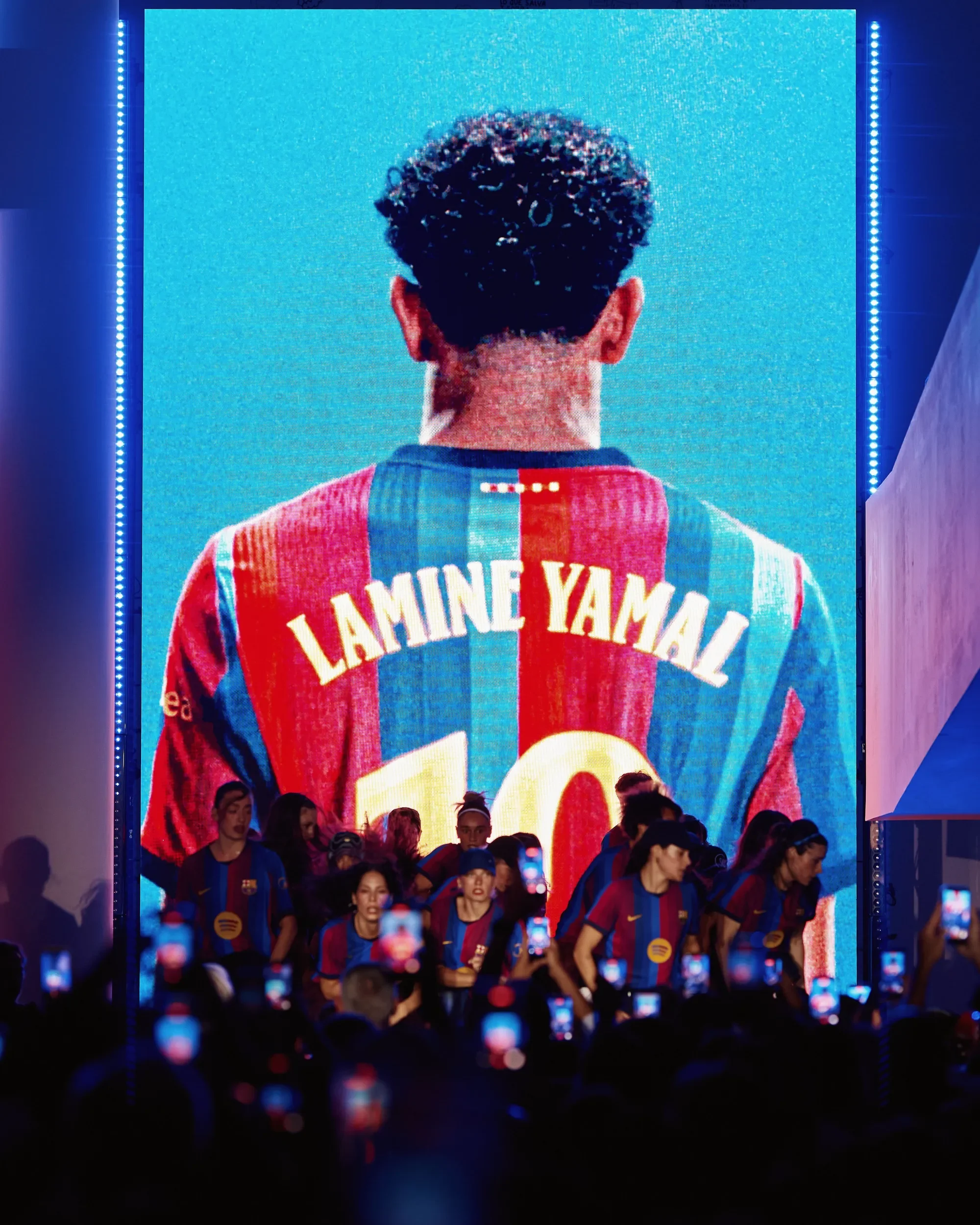 EL FC BARCELONA PRESENTA SU NUEVA EQUIPACIÓN PARA LA TEMPORADA 2026/2027