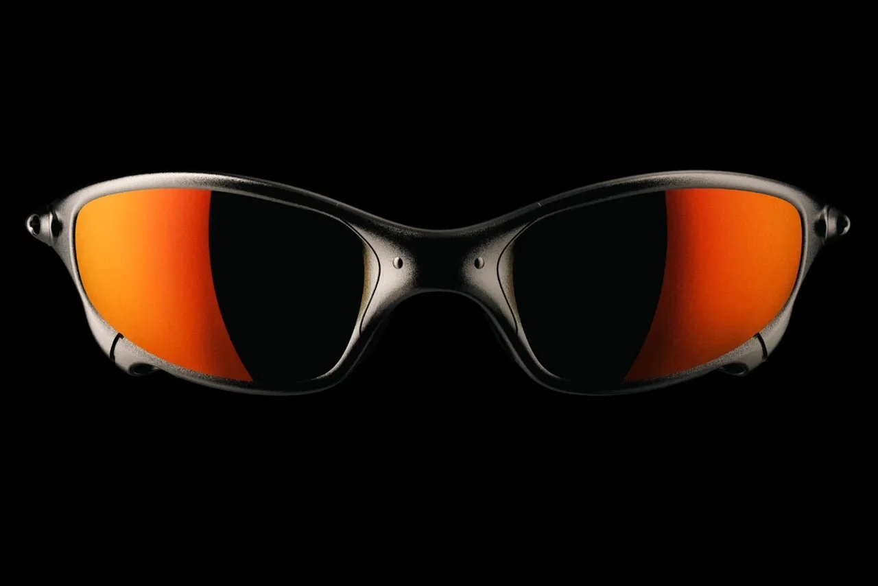 OAKLEY RECUPERA SUS MÍTICAS X-METAL JULIET PARA UN DROP LIMITADO JUNTO A TRAVIS SCOTT