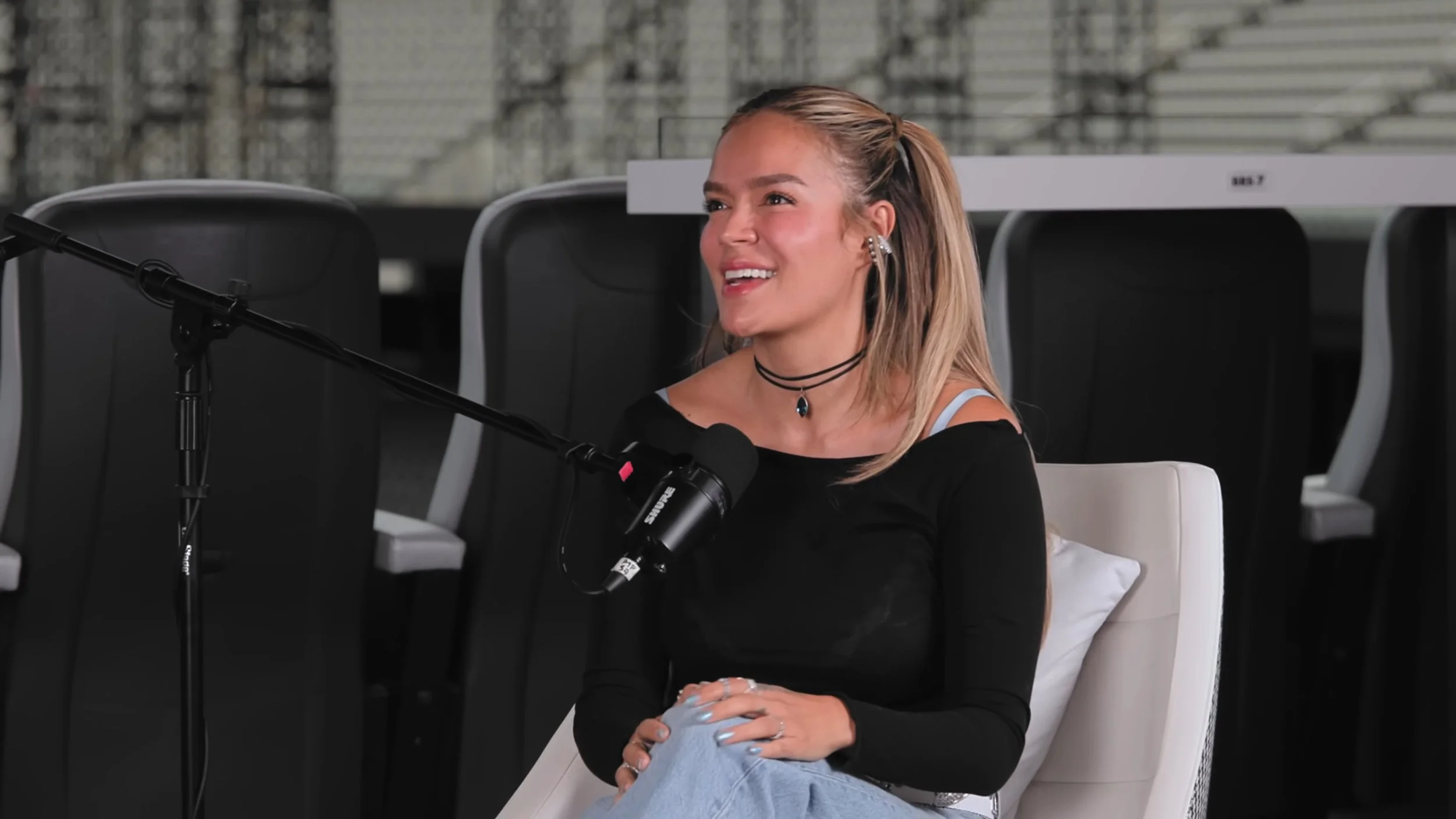 KAROL G HABLA SOBRE EL PESO DE SER “LA BICHOTA”