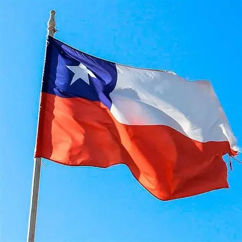 Chile se divide este viernes: Sinaka y Akriila estrenan nueva música el mismo día