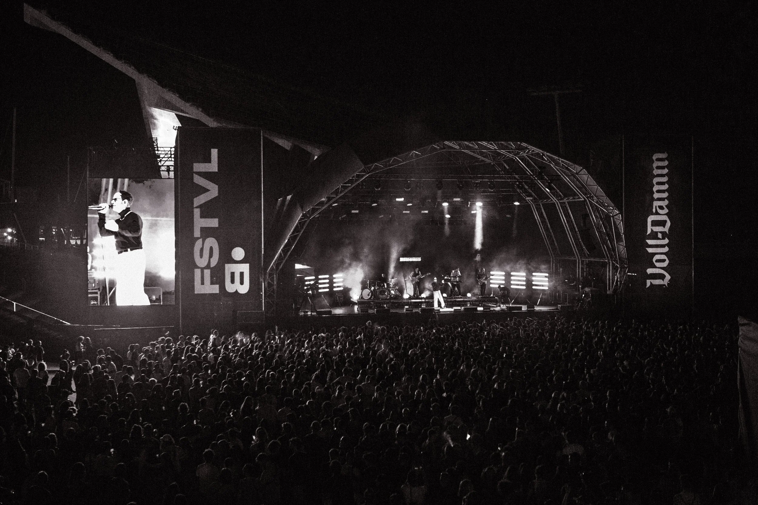 FSTVL·B ENTRA EN SU DÍA MÁS CARGADO CON YUNG BEEF, MUSHKAA, MVRK, AKRIILA Y UNA NUEVA GENERACIÓN DE NOMBRES DE LA ESCENA