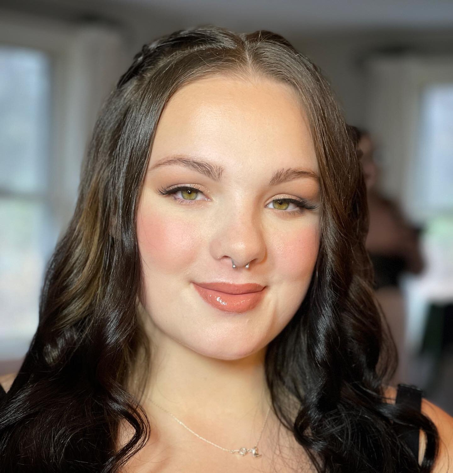 Blushing beauty.

This bridesmaid requested a soft glam look with a pinky, sun kissed cheek. I think we nailed it and this blush color looks so stunning on her skin tone ✨

#makeupartist #makeup #softglam #blush #sunkissed #weddingmakeup #bridesmaidm