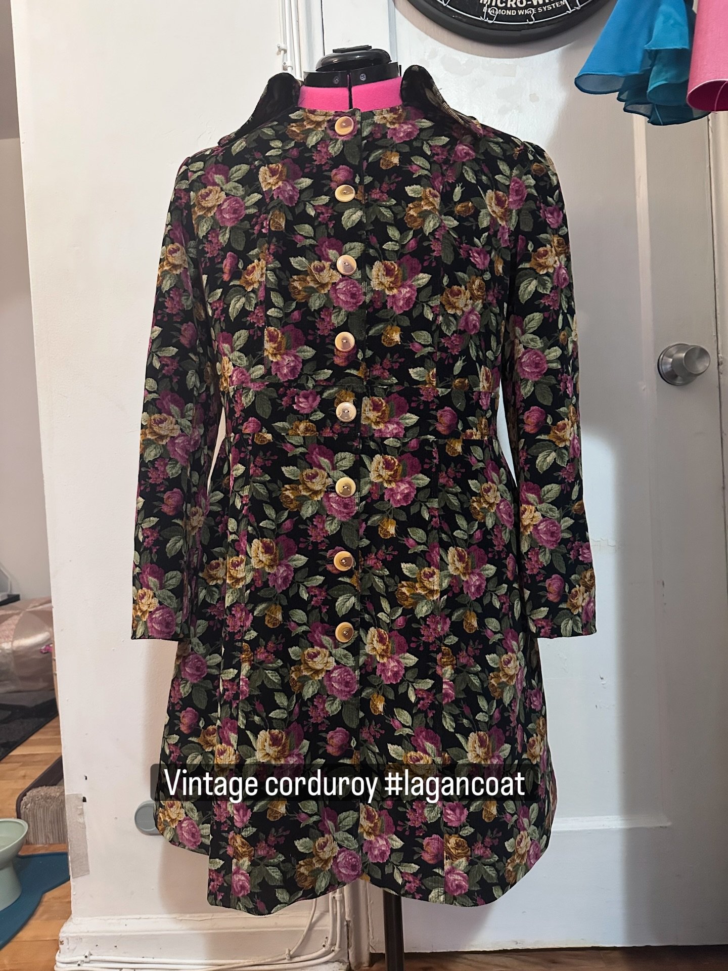 Stuff and things from November!

#vintagesewingmachines #itchtostitchlagan @itchtostitch #lovenotionsoctavecoat @lovenotions #pembrookpouch #singerdeluxemonogrammer #marlyhat