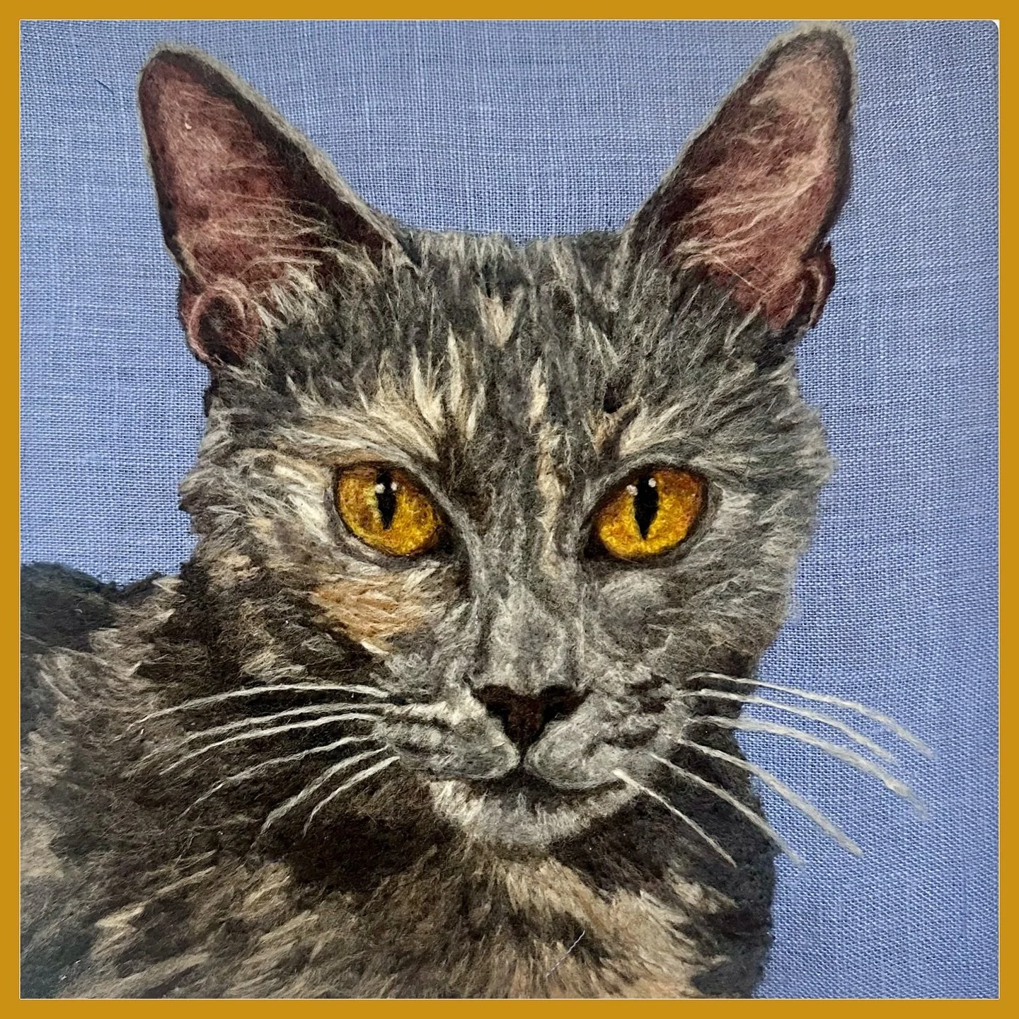8&rdquo; portrait needle felted onto linen from @zelenava.store 
Mama Emma from @kitkatplayroom 

#petportrait #needlefelting #handmade #felting #needlefelted #needlefelt #wool #woolart #woolfelt #fiberart #feltart #art #needlefeltingartist #ke #felt