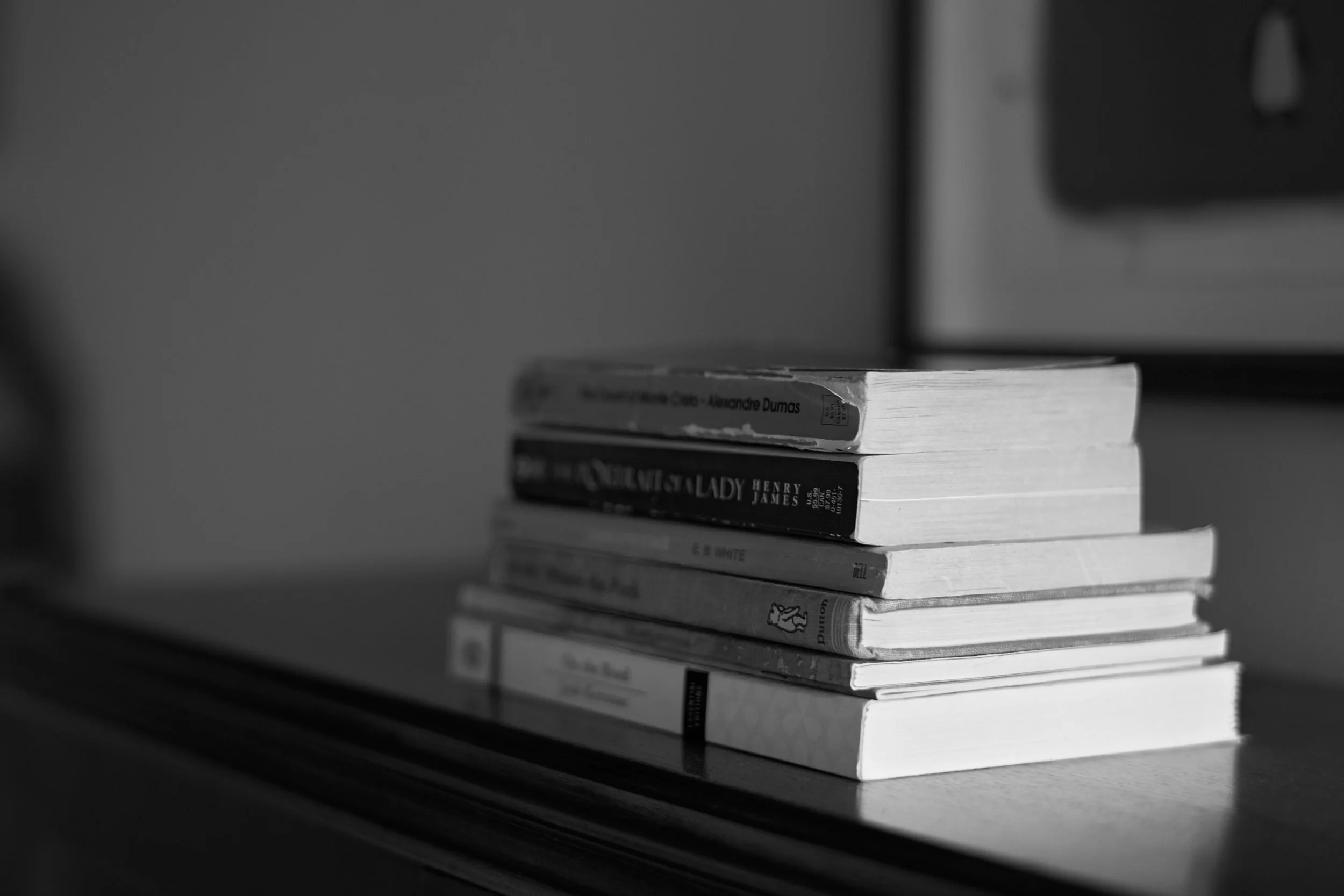 The complexities of plot themes: Tracking the AI story