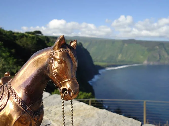 hawaii-waipio-valley-sacred-healers-horse.jpg