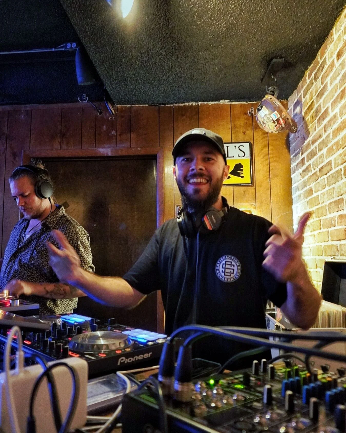 Hard Hat Lounge Las Vegas Bar & Restaurant