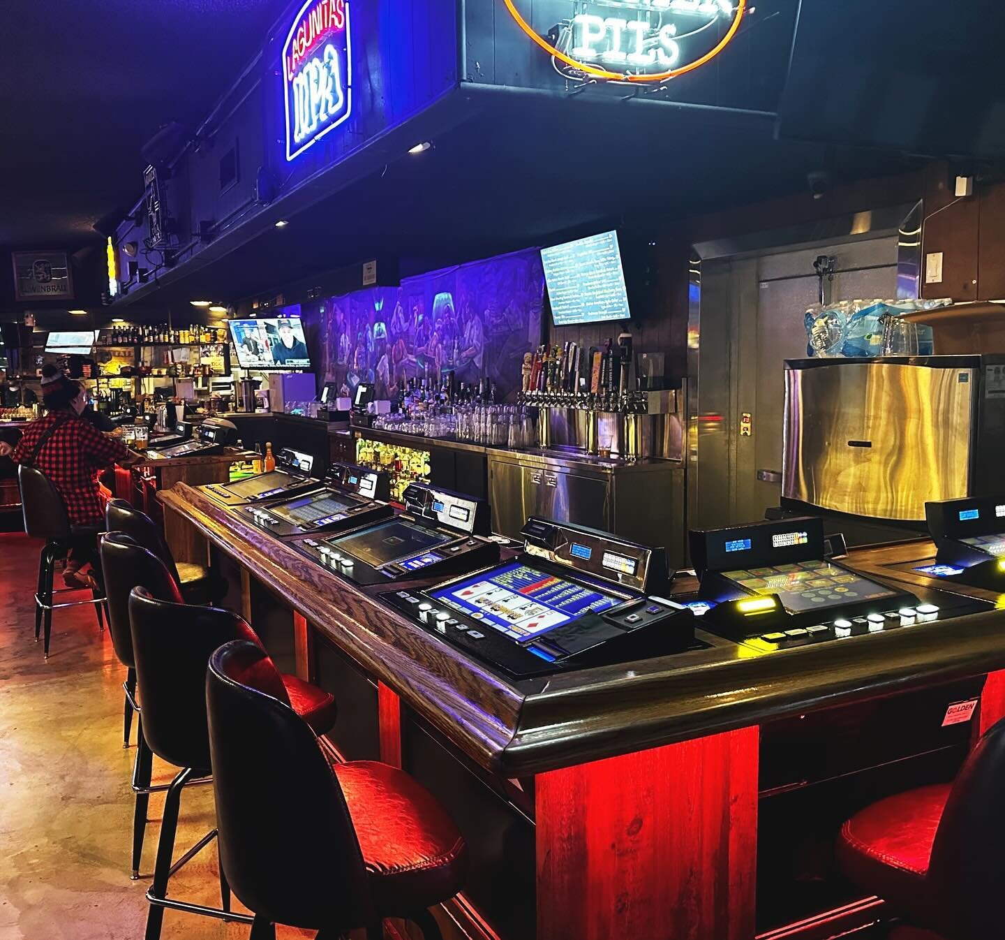 🚨After an 18 month hiatus&hellip;gaming is back at Hard Hat Lounge!!🚨

🎰🎰🎰

With gaming returning, we will transition to being open 24 hours a day, 7 days a week starting this Friday, February 2nd and will make announcements regarding kitchen ho