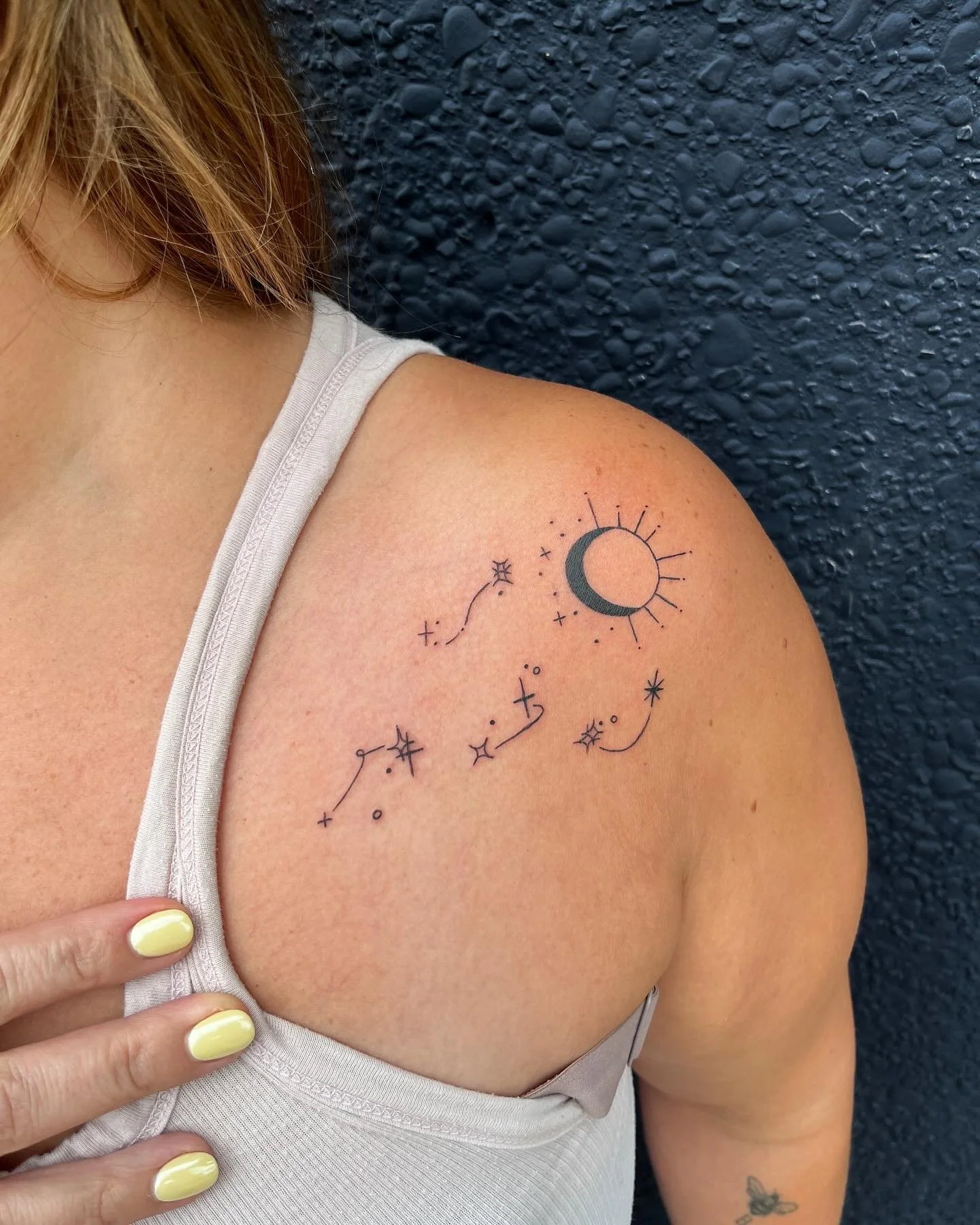 Eclipse and constellations for Carly from last week 🤠
#dallastattooartist #dfwtattooartist #finelinetattoo #blackworktattoo #astrologytattoo #eclipsetattoo #engravingtattoo #etchingtattoo #cutetattoo