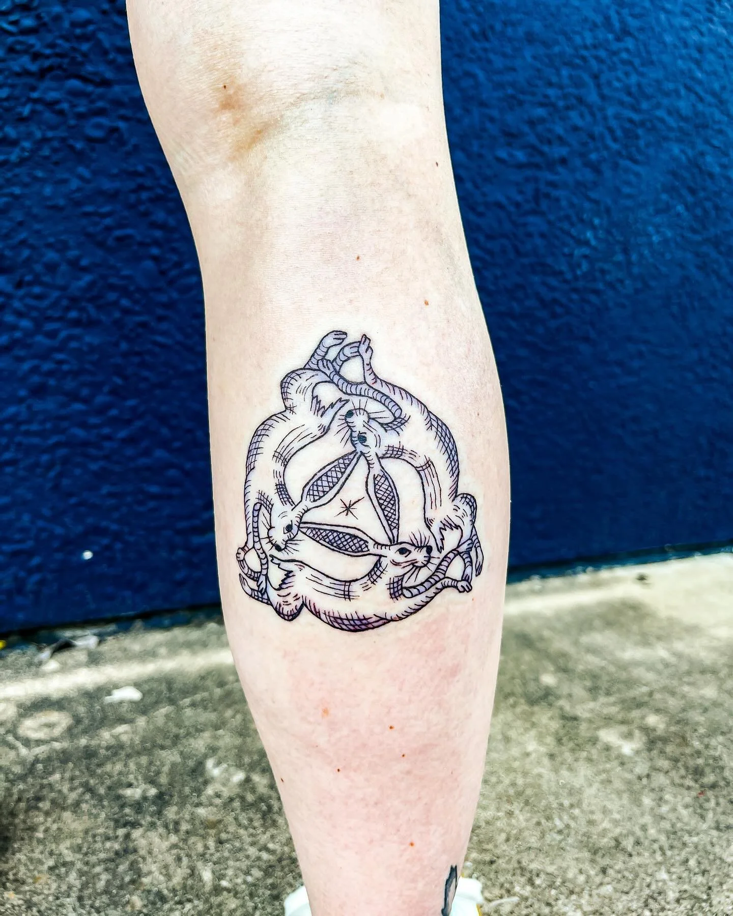 The three hares for Sam 🐇. DM me if you want to get on my books for August. We can do custom or flash! 
#dallastattooartist #dfwtattooartist #texastattooartist #etchingtattoo #engravingtattoo #woodcuttattoo #finelinetattoos #blackworktattoos