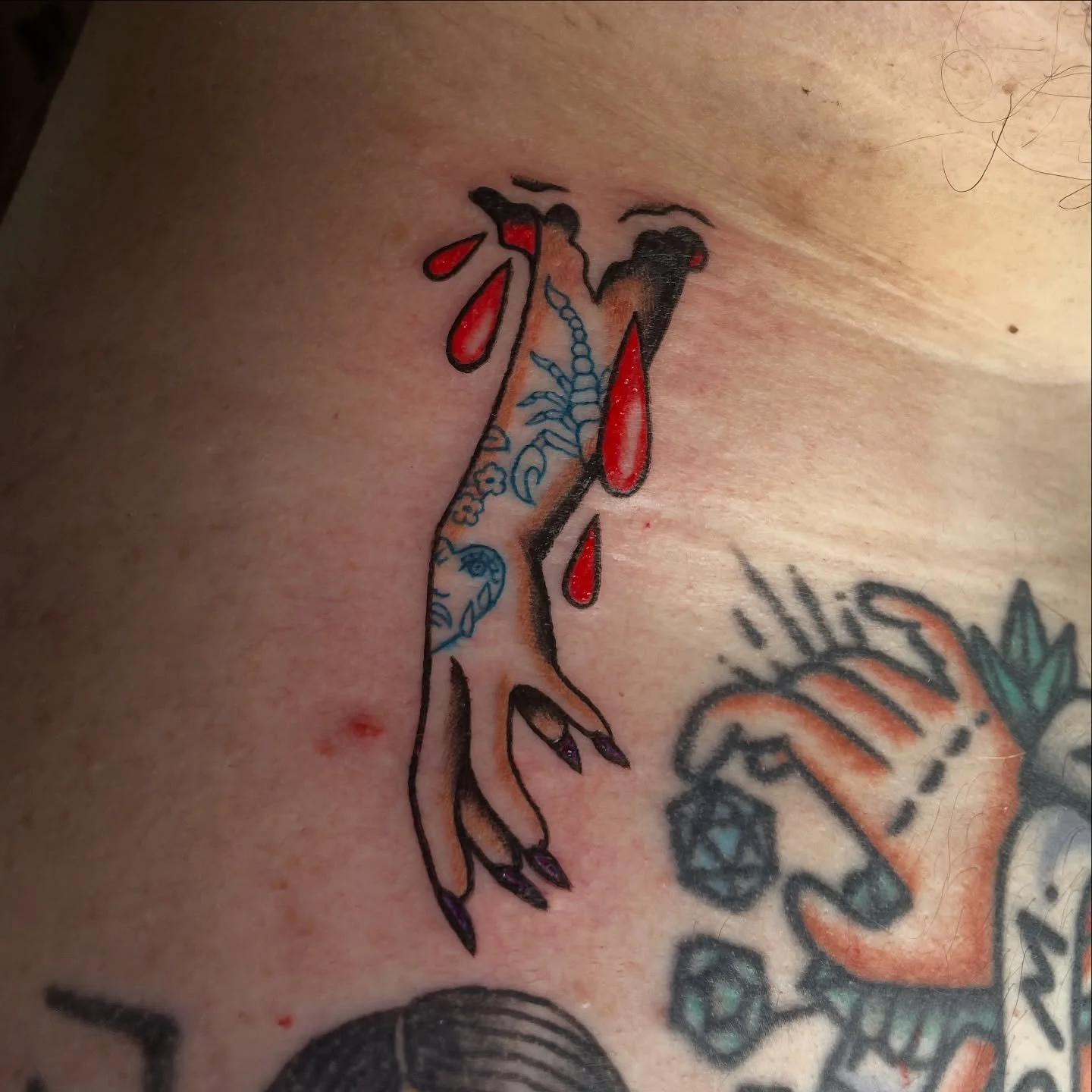 Really fun skin ripper I got to do yesterday! If u follow me on tiktok u already saw this, if u don’t follow me there then u should👀 
#dfwtattoos #dfwtattooartist #dallastattooartist #dallastattooartist #dallastattoo #femaletattooer #tattooer