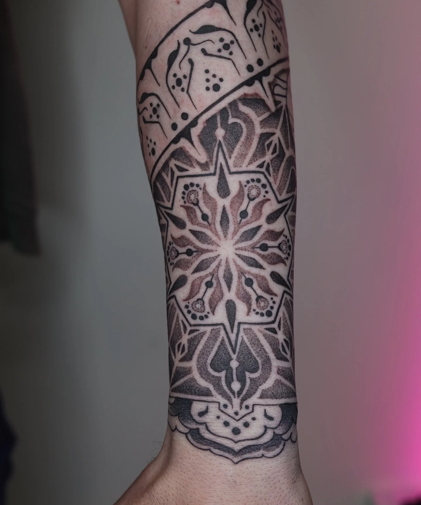 The start of a pattern sleeve 5hours of work!  So excited to work on this one again!! 

#patterntattoo #armtattoos #dallastattooartist #dfwtattooartist