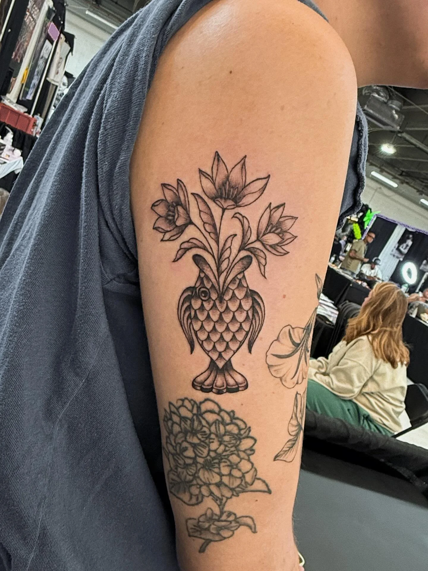 Fish vase flash!!!! 🐟
&bull;
&bull;
&bull;
#dallastattooartist #femaletattooartist #illustrativetattoo #stuckwithsarah_
#batandcavetattoo #dallastattoos #dallastattooshop #texastattooartist #dfwtattoos  #blackandgreytattoo #realismtattoo  #finelinet