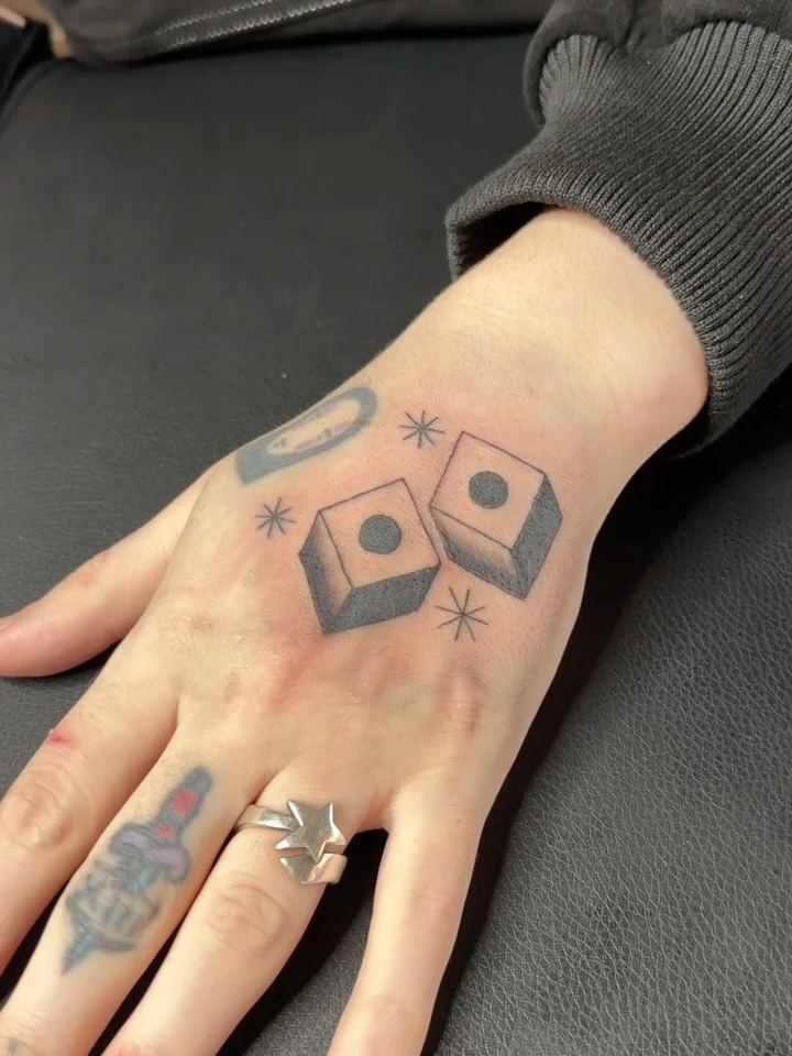 Thanks for having me @alamoclubdallas ❤️❤️❤️ 

#dfwtattoos #dfwtattooartist #dallastattooartist #dallastattooartist #dallastattoo #femaletattooer #tattooer #tattooapprenticeship #tattooapprenticelife #tattooapprentice #americantraditional #flash #tat