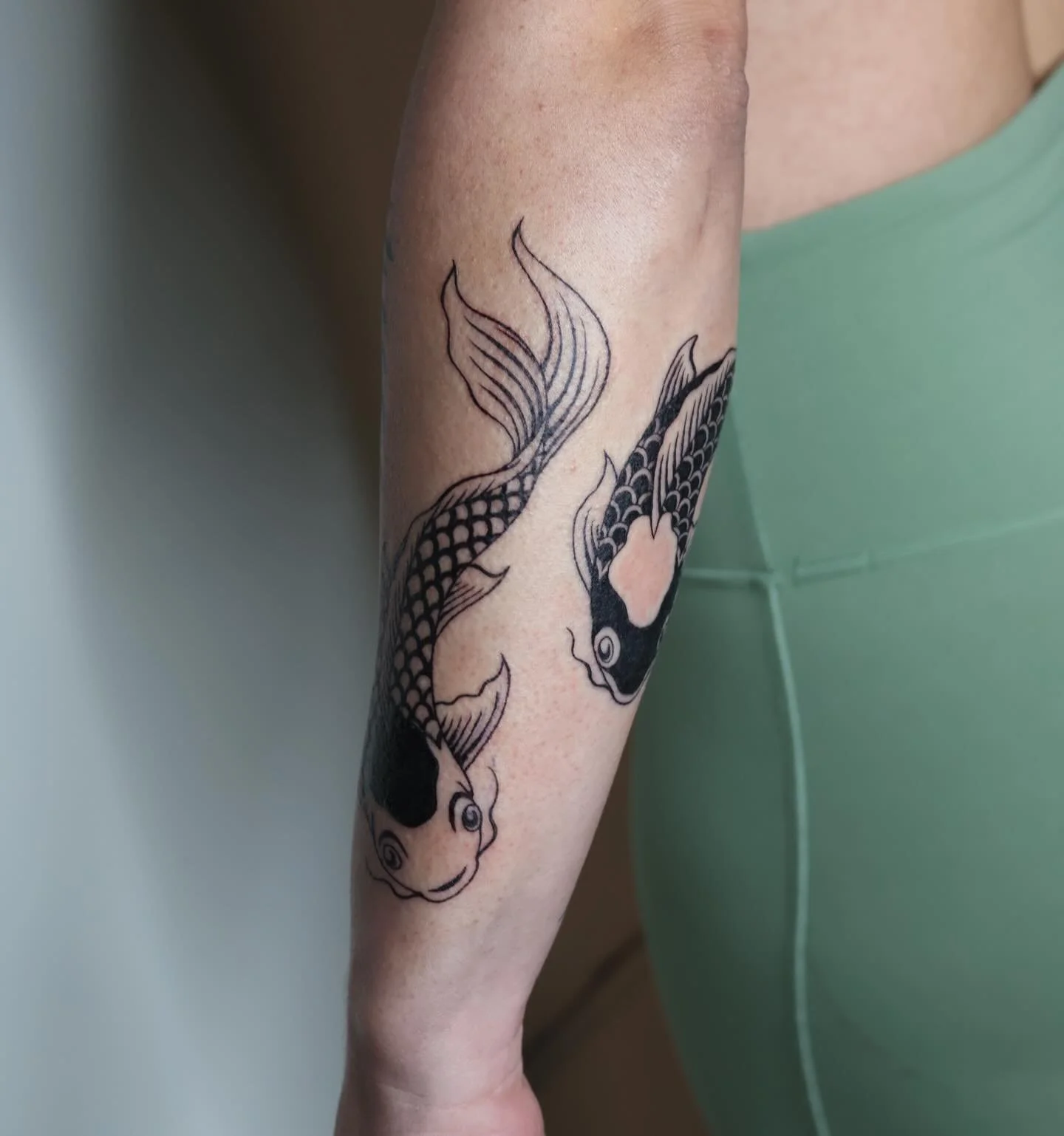 Just keep swimming, am I right?
&bull;
&bull;
&bull;
#dallastattooartist #femaletattooartist #illustrativetattoo #stuckwithsarah_
#batandcavetattoo #dallastattoos #dallastattooshop #texastattooartist #dfwtattoos  #blackandgreytattoo #realismtattoo  #