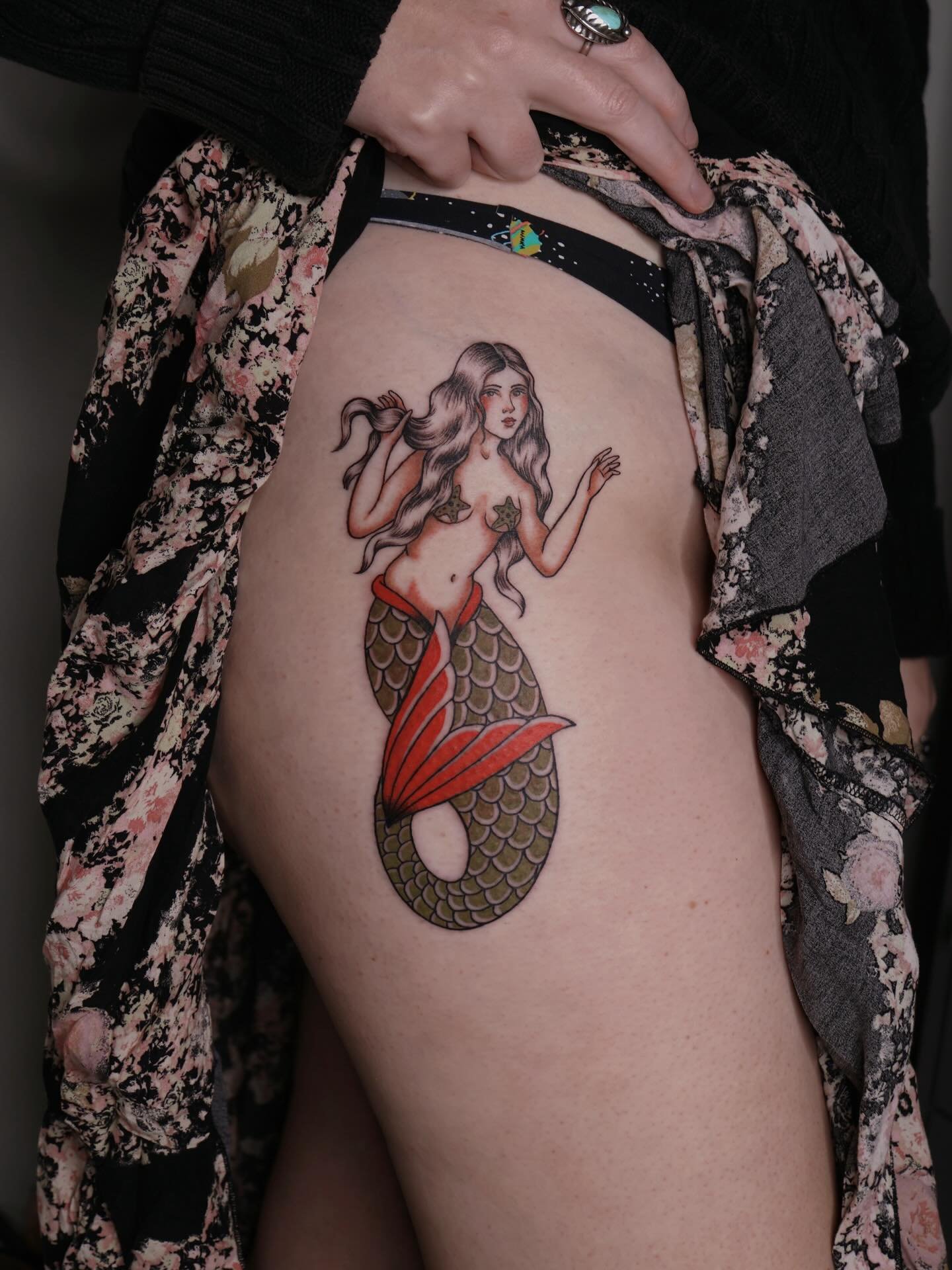 Let me tattoo more of this! I&rsquo;d love to do more larger flash work in color or b&amp;g this year🧜&zwj;♀️
#dallastattooartist #femaletattooartist #dfwtattooartist #batandcavetattoo