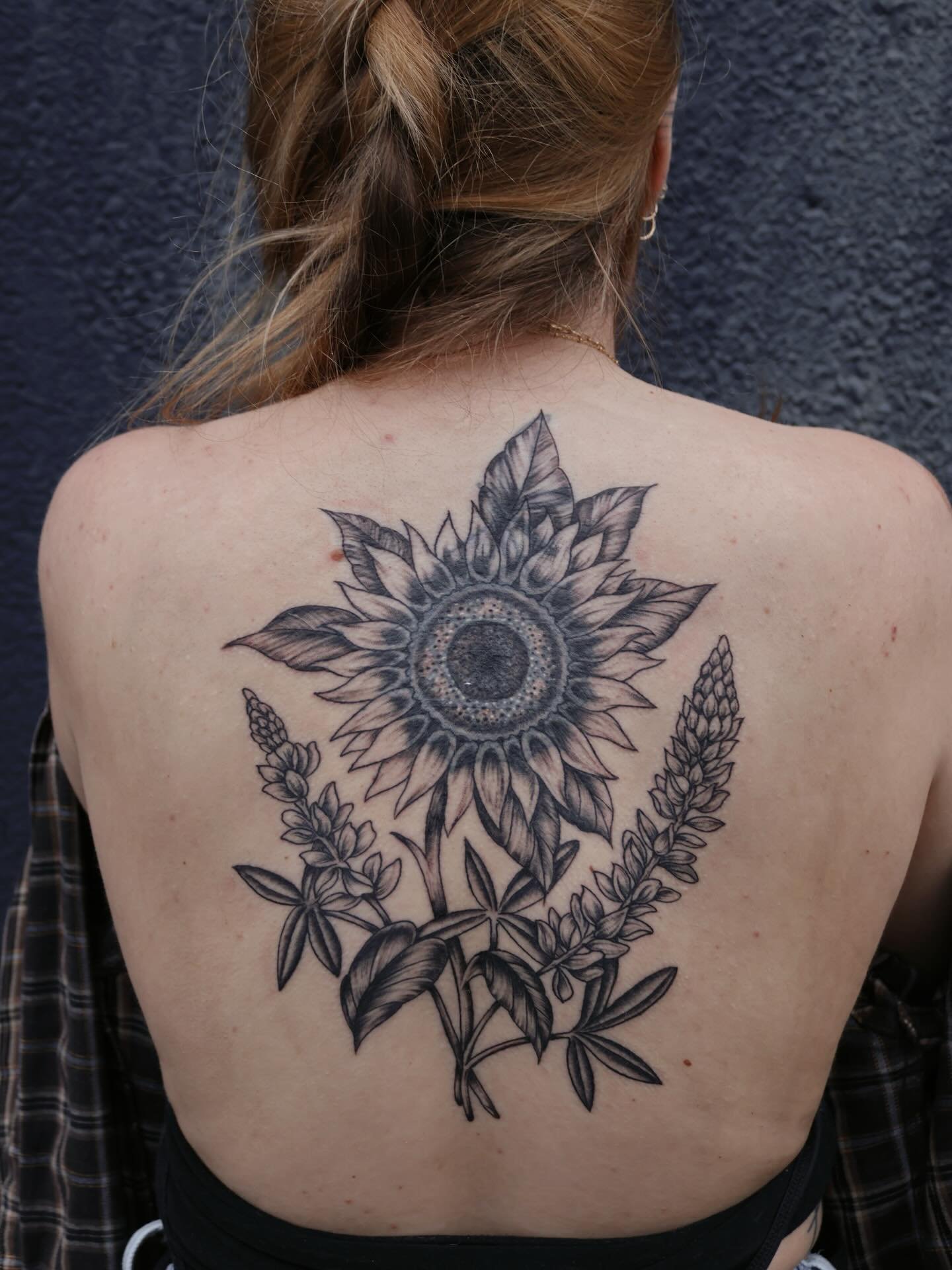 😊Cover-up➡️swipe to see the og tattoo. 
#coveruptattoo #dfwtattooartist #dallastattooartist #femaletattooartist #floraltattoo