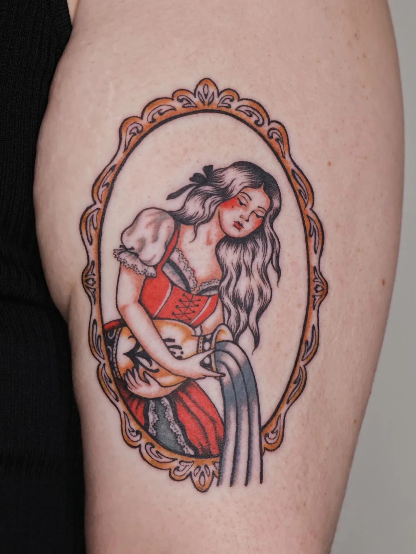 She&rsquo;s pouring out the tears I cried watching Wuthering Heights ⛲️
#wutheringheights #dfwtattooartist #dallastattooartist #femaletattooartist