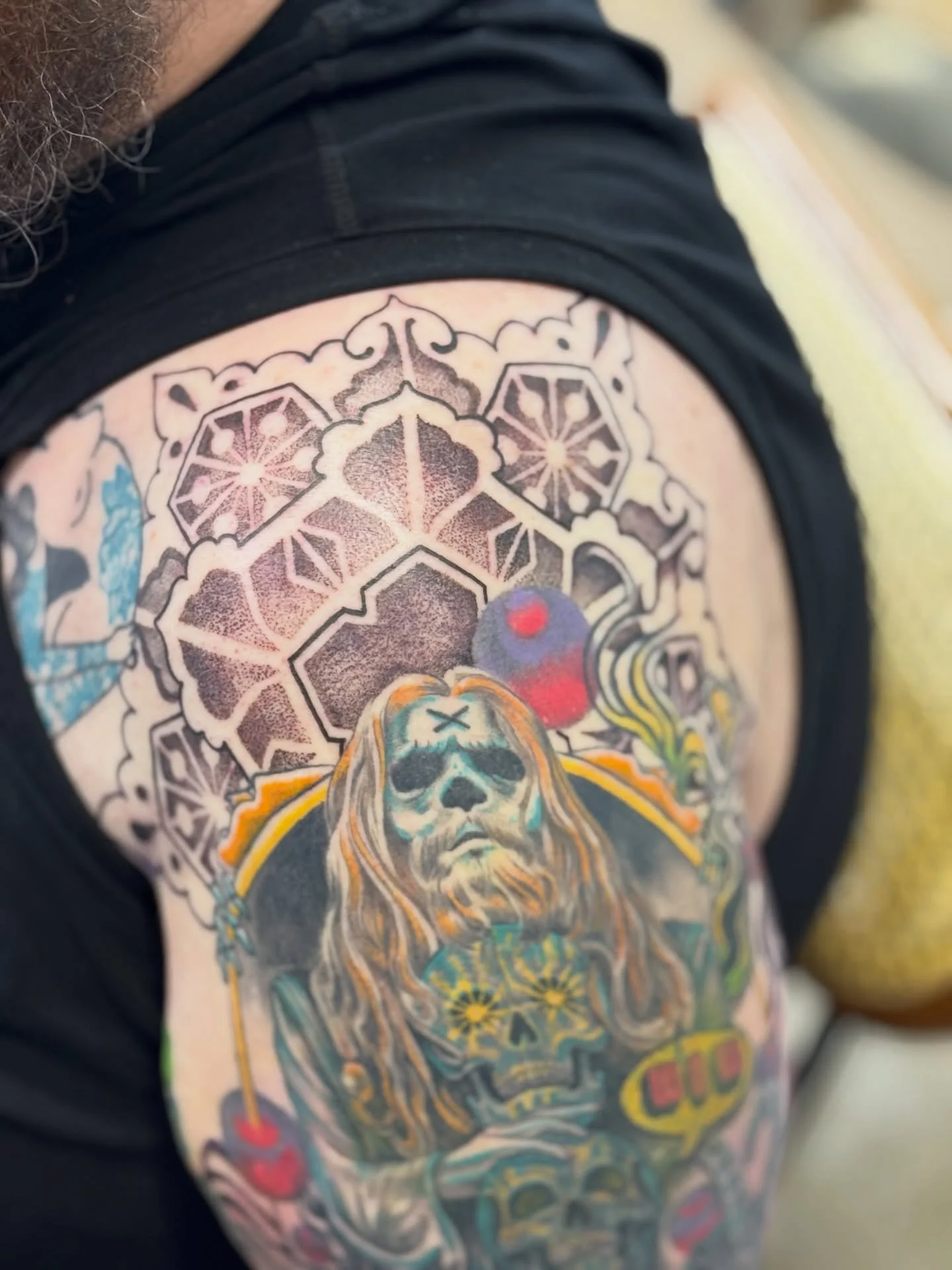 Fun shoulder cap add on from last week! Let&rsquo;s do more mandalas and patterns! 

#mandala #mandalatattoo #dallastattoos #dallastattooartist