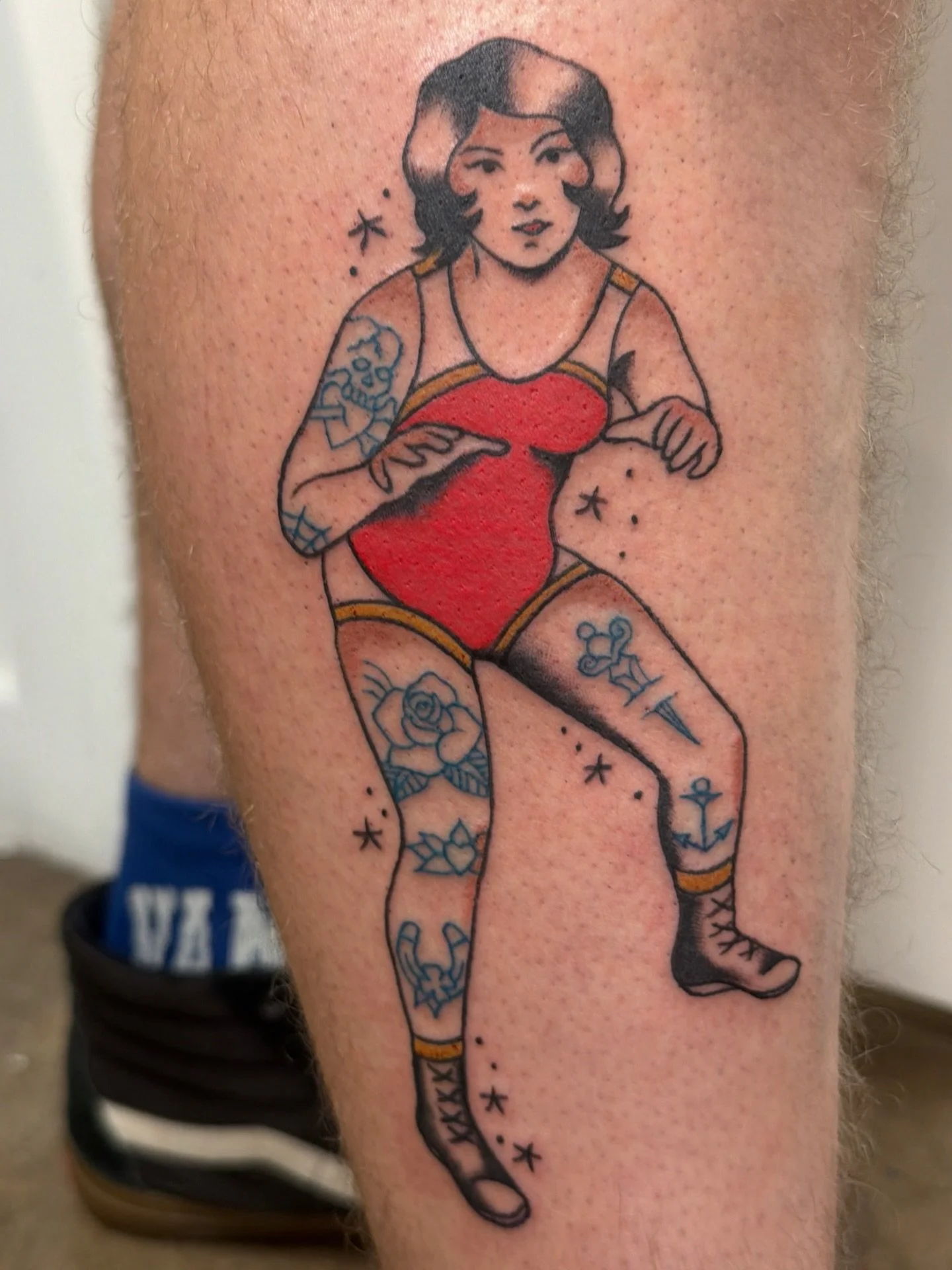Wrestler girl with some classic tattoos herself❤️ 

#dfwtattoos #dfwtattooartist #dallastattooartist #dallastattoo #femaletattooer