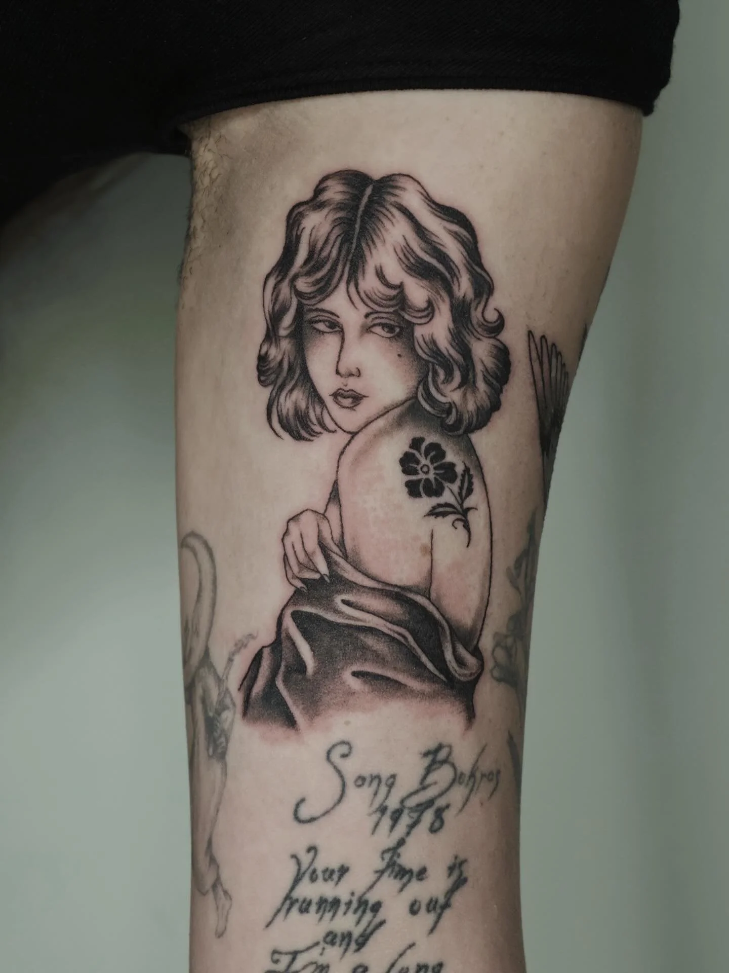 Tattoo me like one of your French girls 👨🏻&zwj;🎨
#dallastattooartist #dfwtattooartist #femaletattooartist #ladyfacetattoo