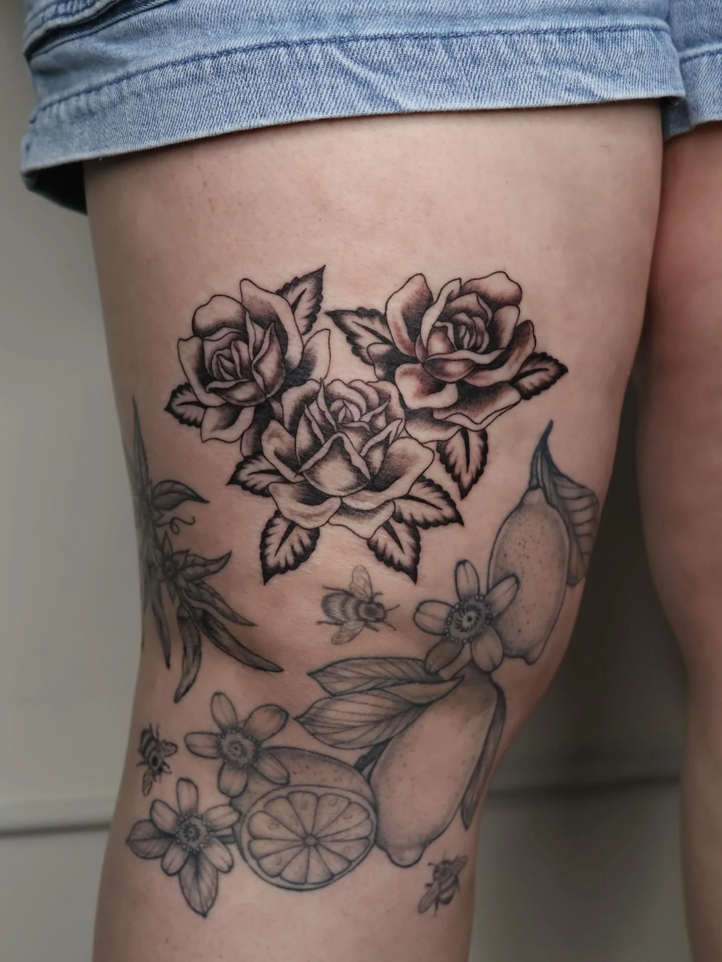 🌹 roses are red, violets are blue, follow the link in my bio, and book a tattoo🌹
#dfwtattooartist #dallastattooartist #femaletattooartist #rosetattoo