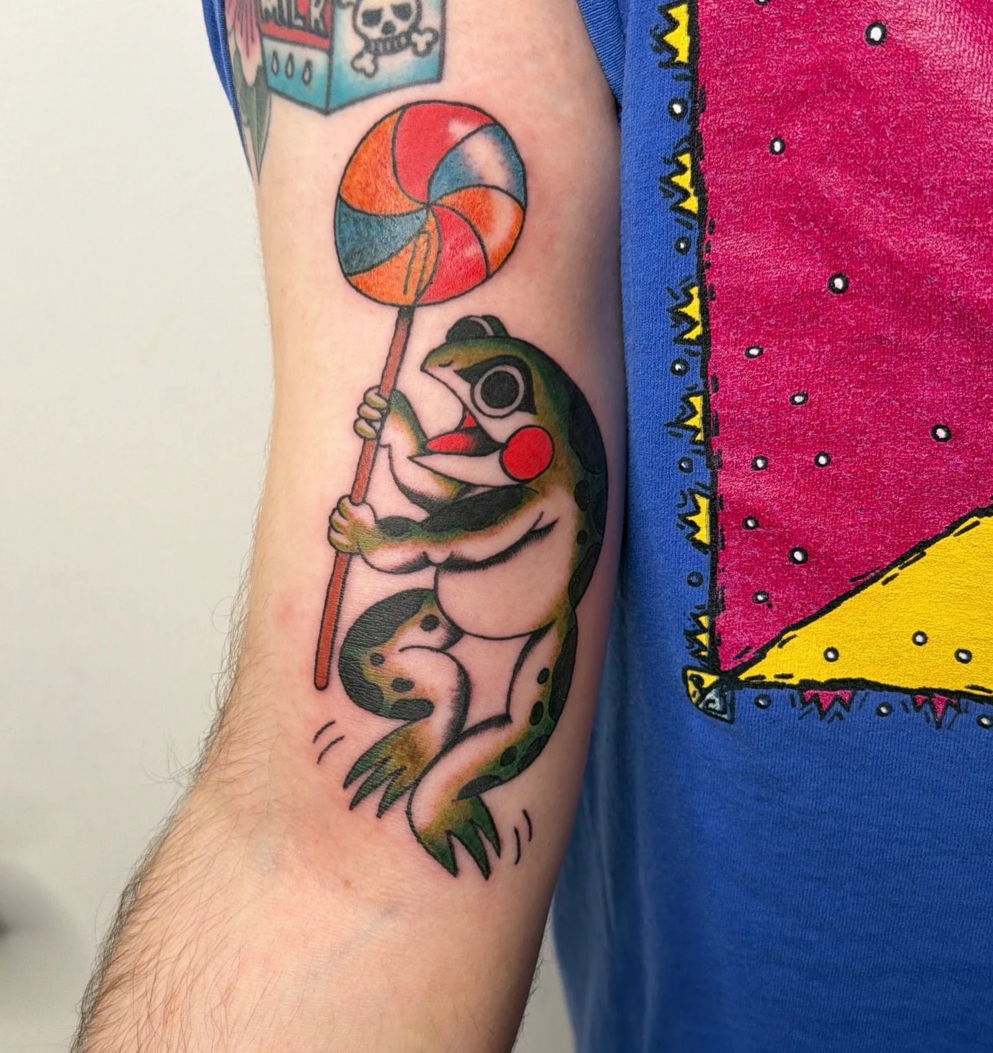 The frog of whimsy and joy visits you today 

#chicagotattoos #chicagotattooartist #chicagotattoo #chicagoamericantraditional #chicagoartist