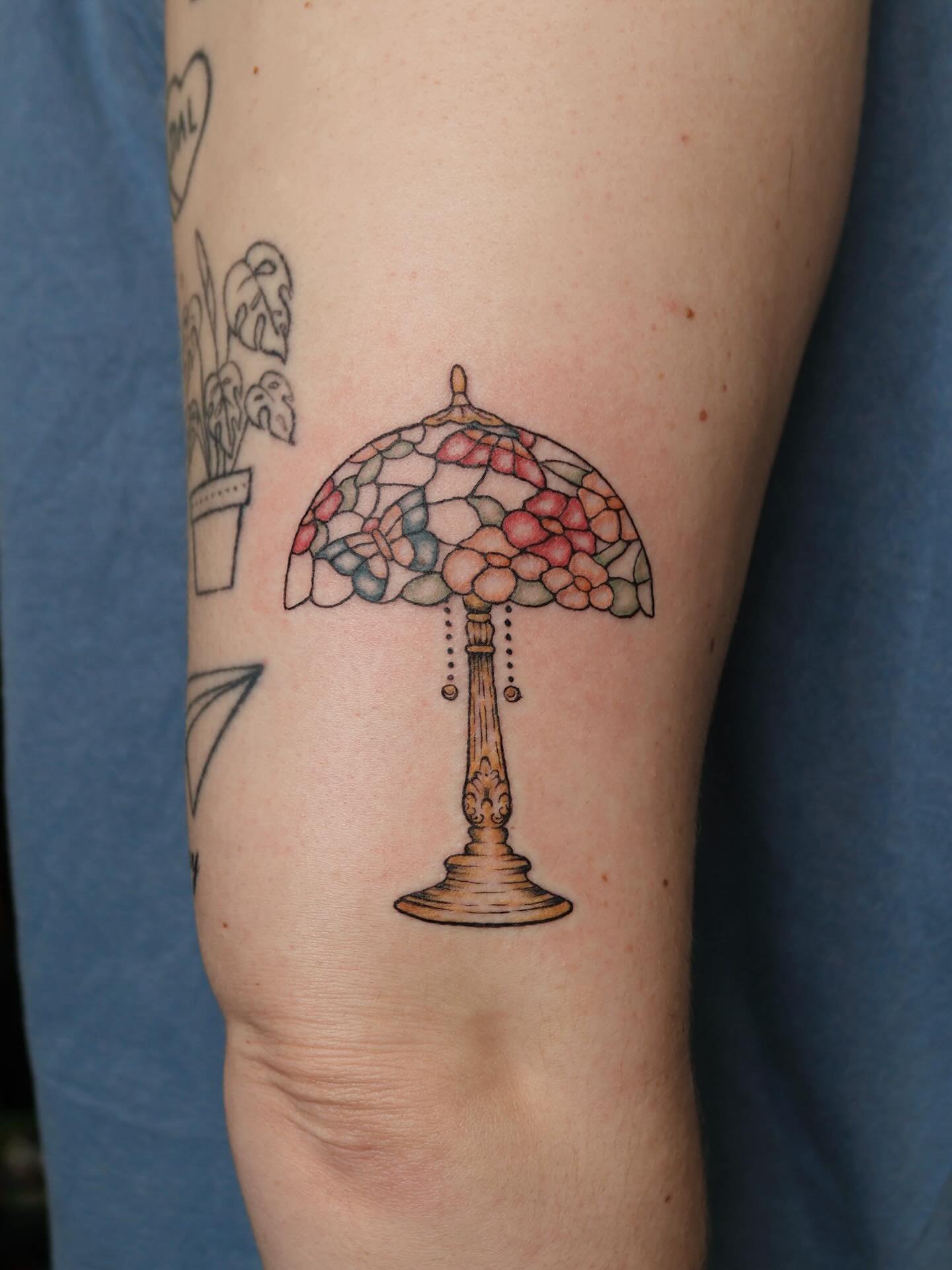 We tattooed this clients grandmothers&rsquo; adorable vintage lamp and I&rsquo;m obsessed.
#dfwtattooartist #femaletattooartist #dallastattooartist