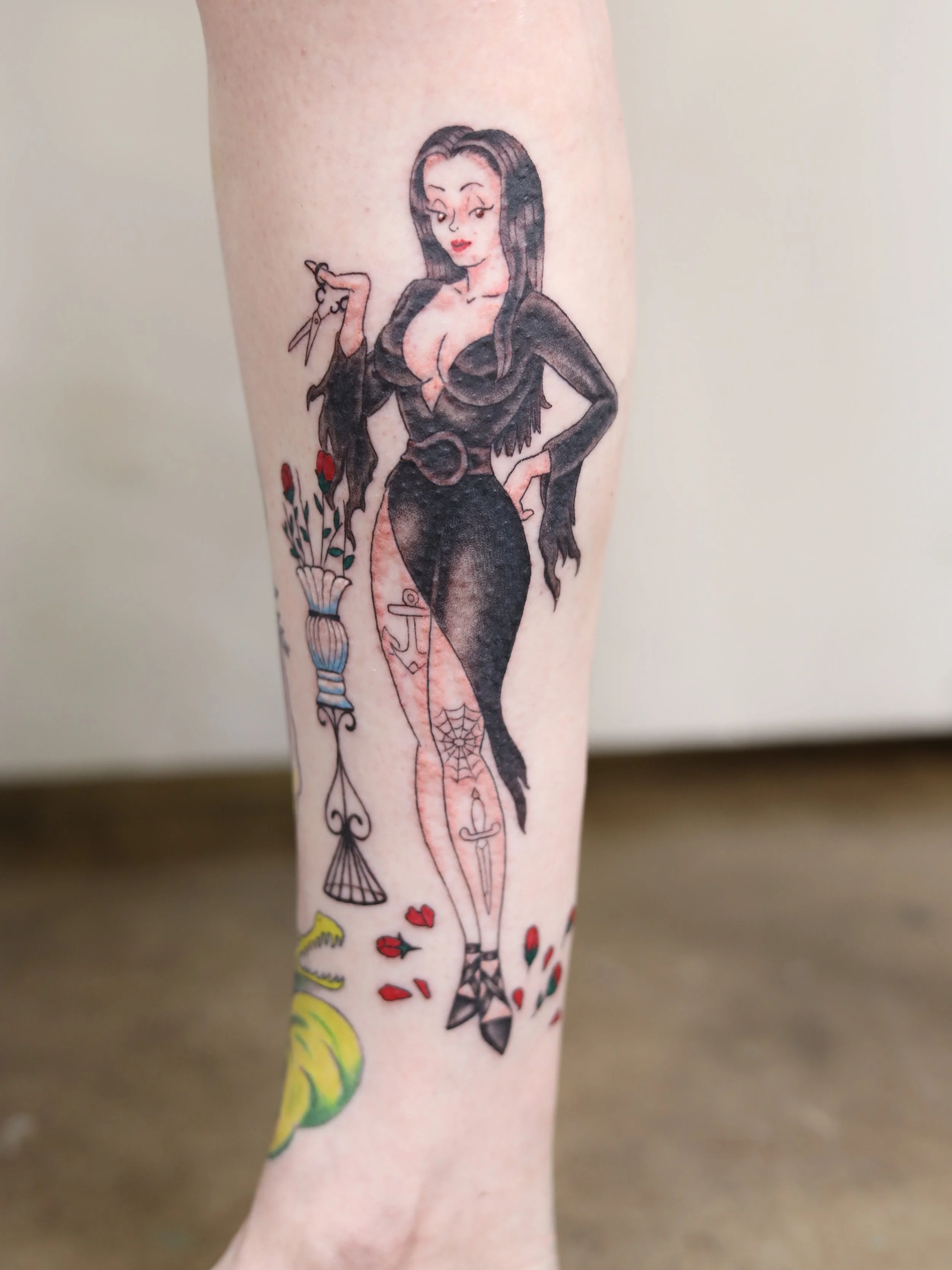"I'm just like any modern woman trying to have it all."

Studio @batandcavetattoo 

#addamsfamily #addamsfamilytattoo #dallastattoos #dfwtattooartist
