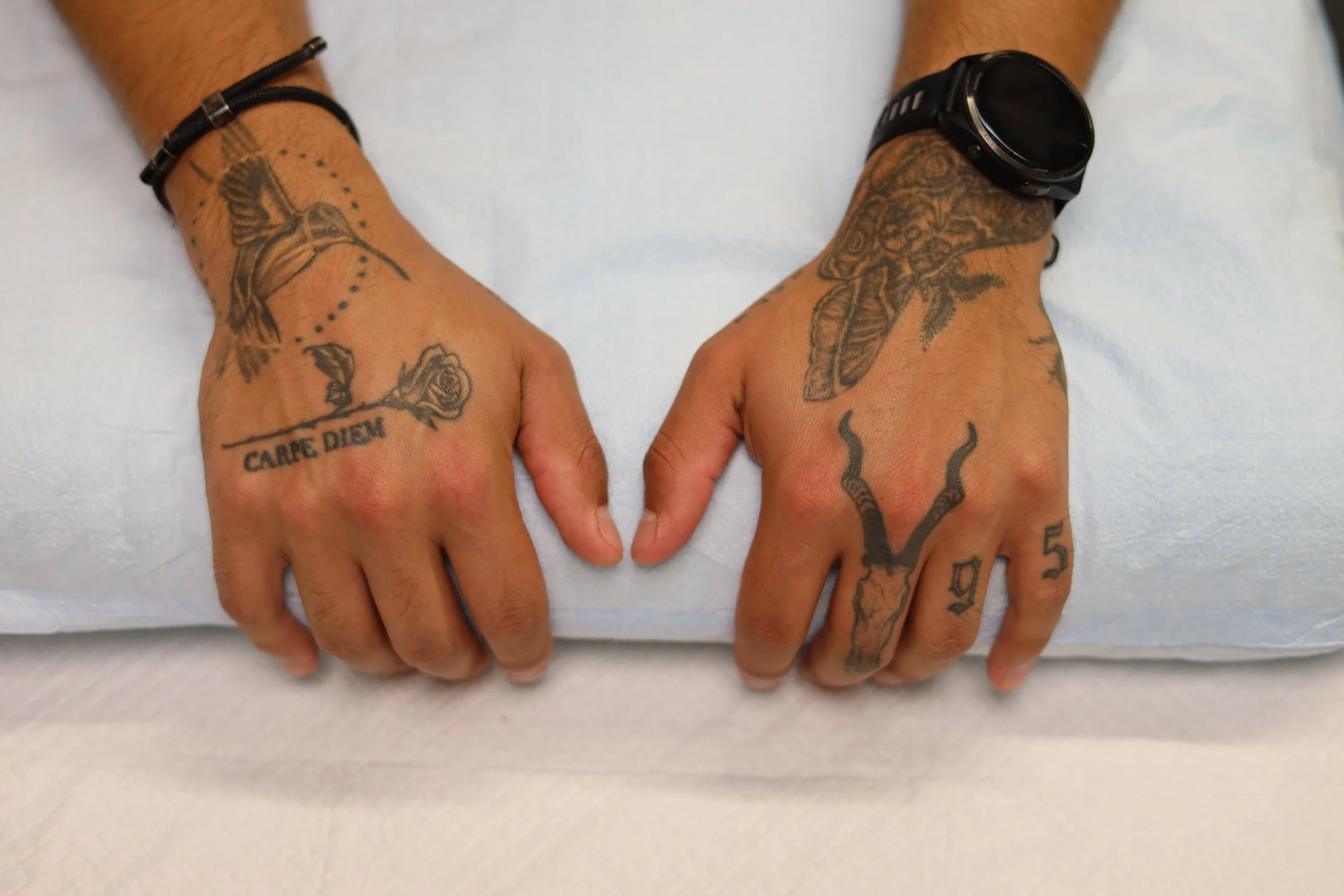 I tattooed these hands back in 2019! I think the healed up quite nicely! 

Studio @batandcavetattoo 

#dallastattoos #handtattoo #handtattoos #dallastattooartist