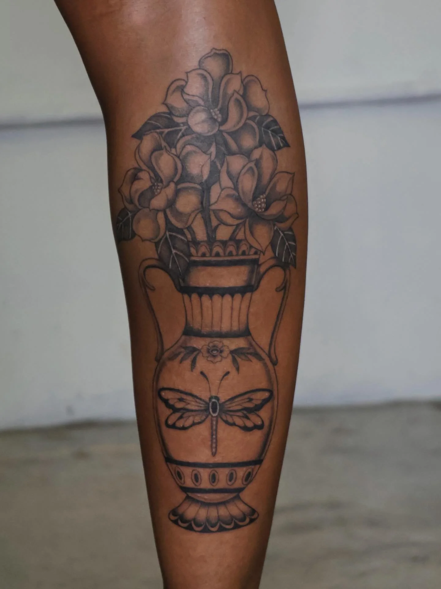 Vase of Magnolias flash 🏺
#dfwtattooartist #dallastattooartist #femaletattooartist #floraltattoo