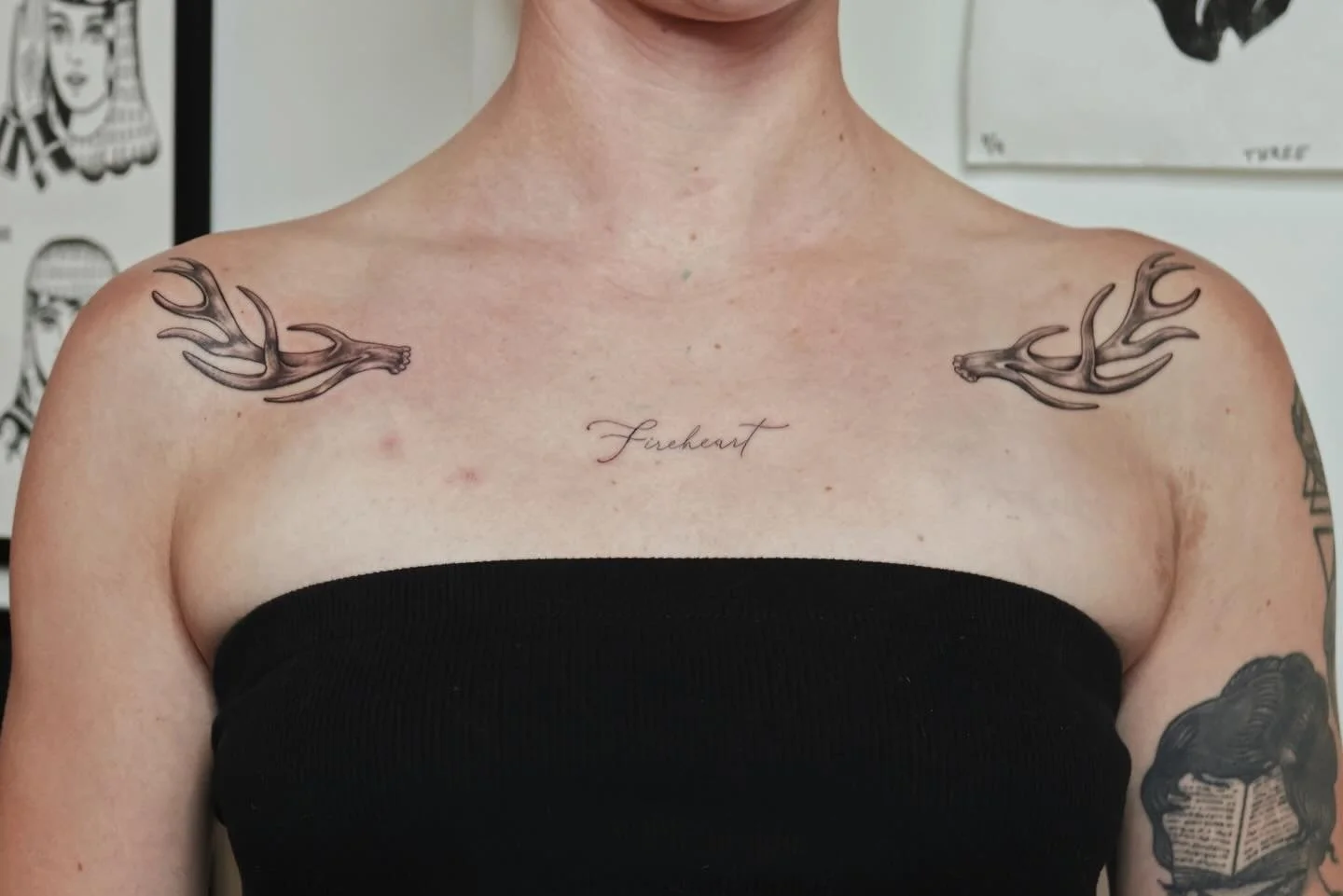 Shoulder Antlers and script 💕
#dfwtattooartist #dallastattooartist #femaletattooartist