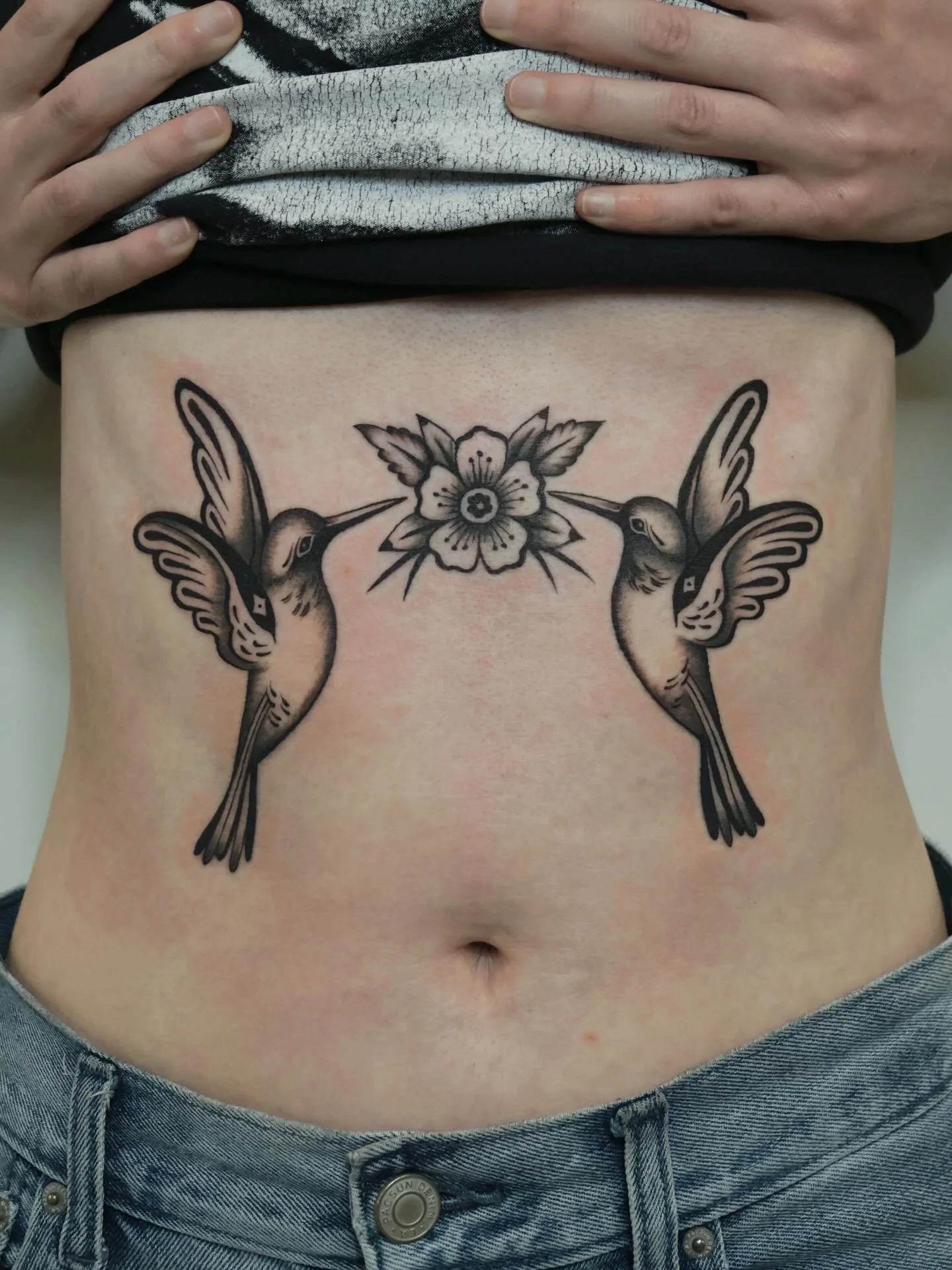 Hummingbirds 🌸🌸🌸
#dfwtattooartist #femaletattooartist#dallastattooartist