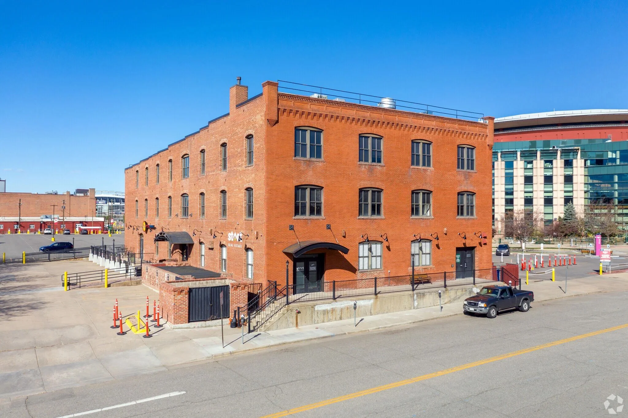nvok-netirio-lease-1055-auraria-denver-office-building-exterior-2.jpeg