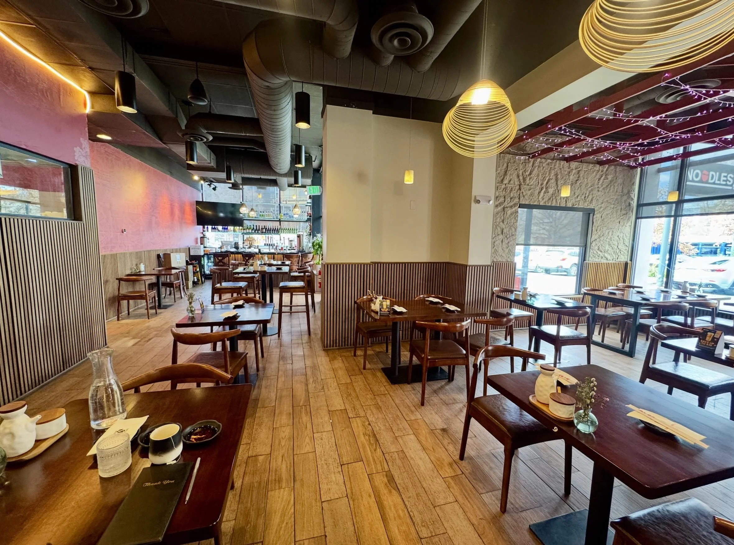 noodles-by-nina-restaurant-tenant-17th-avenue-denver-interior-dining-bar.jpg