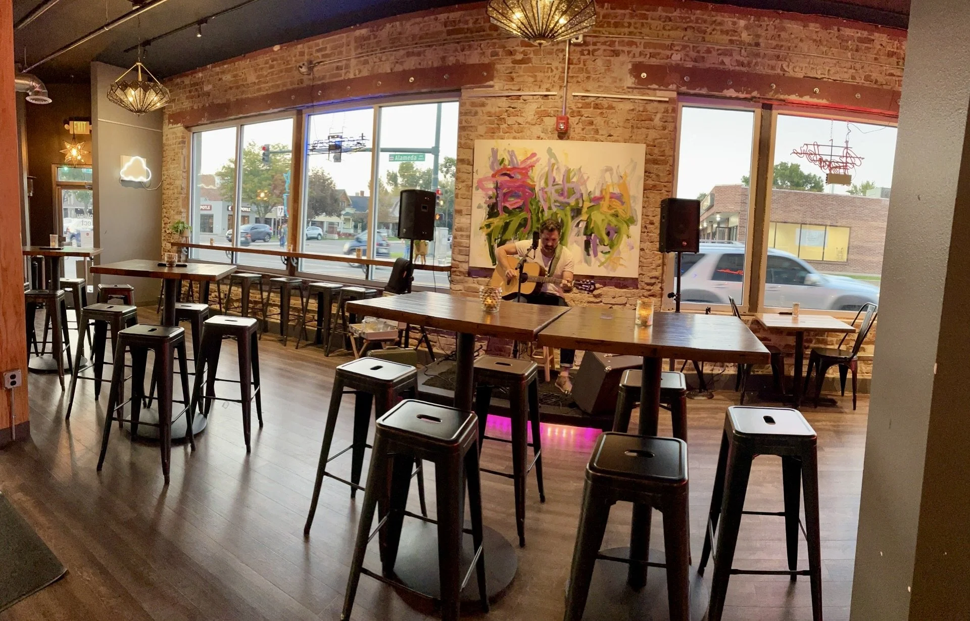 300-south- logan-denver-unit-101-retail-cafe-interior-live-music.jpg