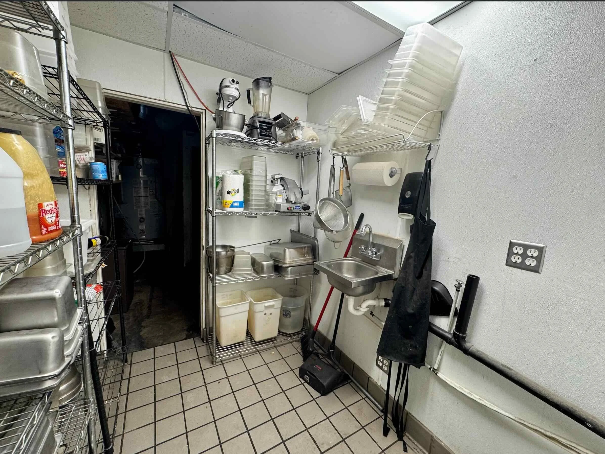 375-south-pearl-denver-restaurant-lease-interior-kitchen-4.jpg