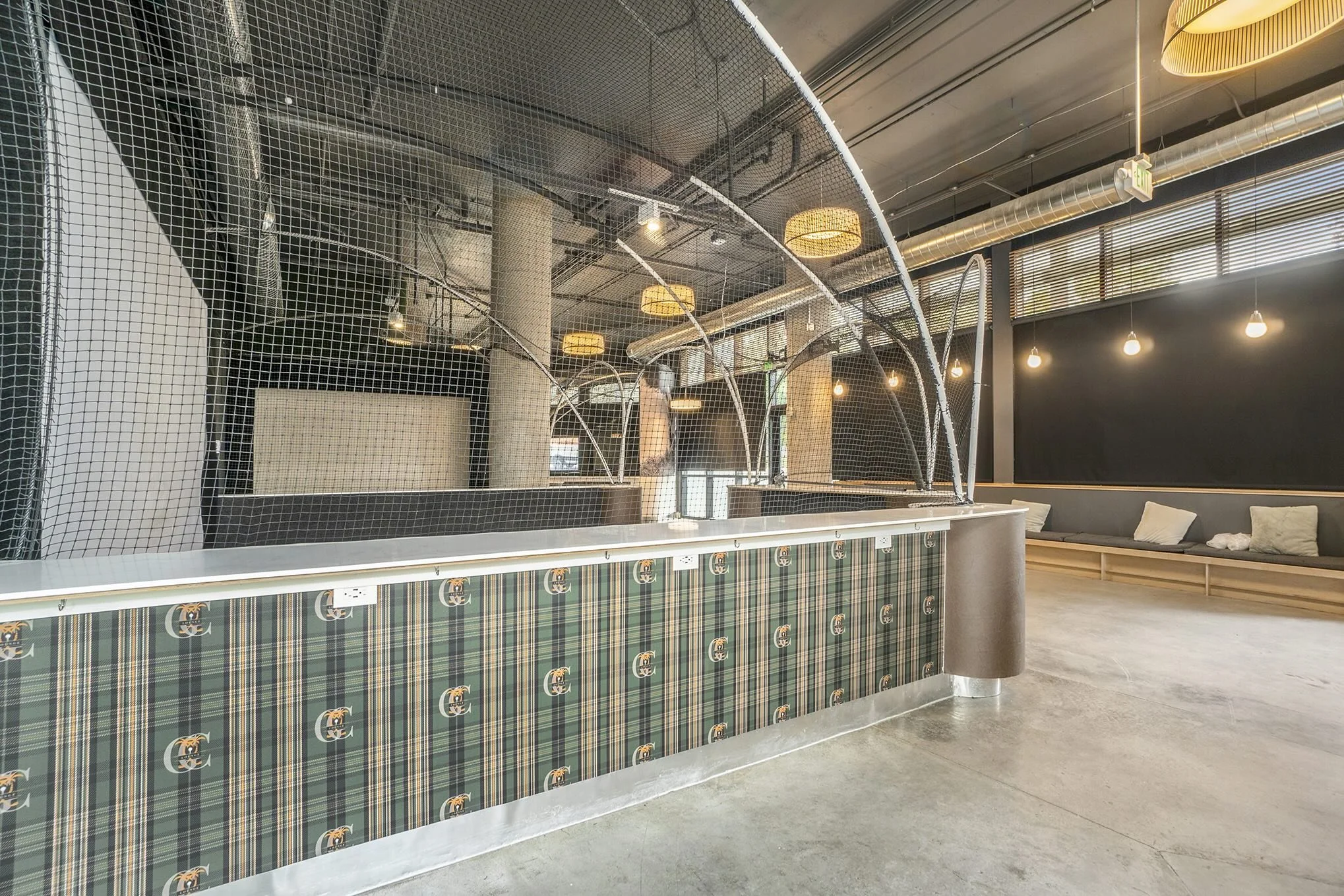 park-17-apartments-retail-east-17th-denver-1210-restaurant-interior-golf.jpeg