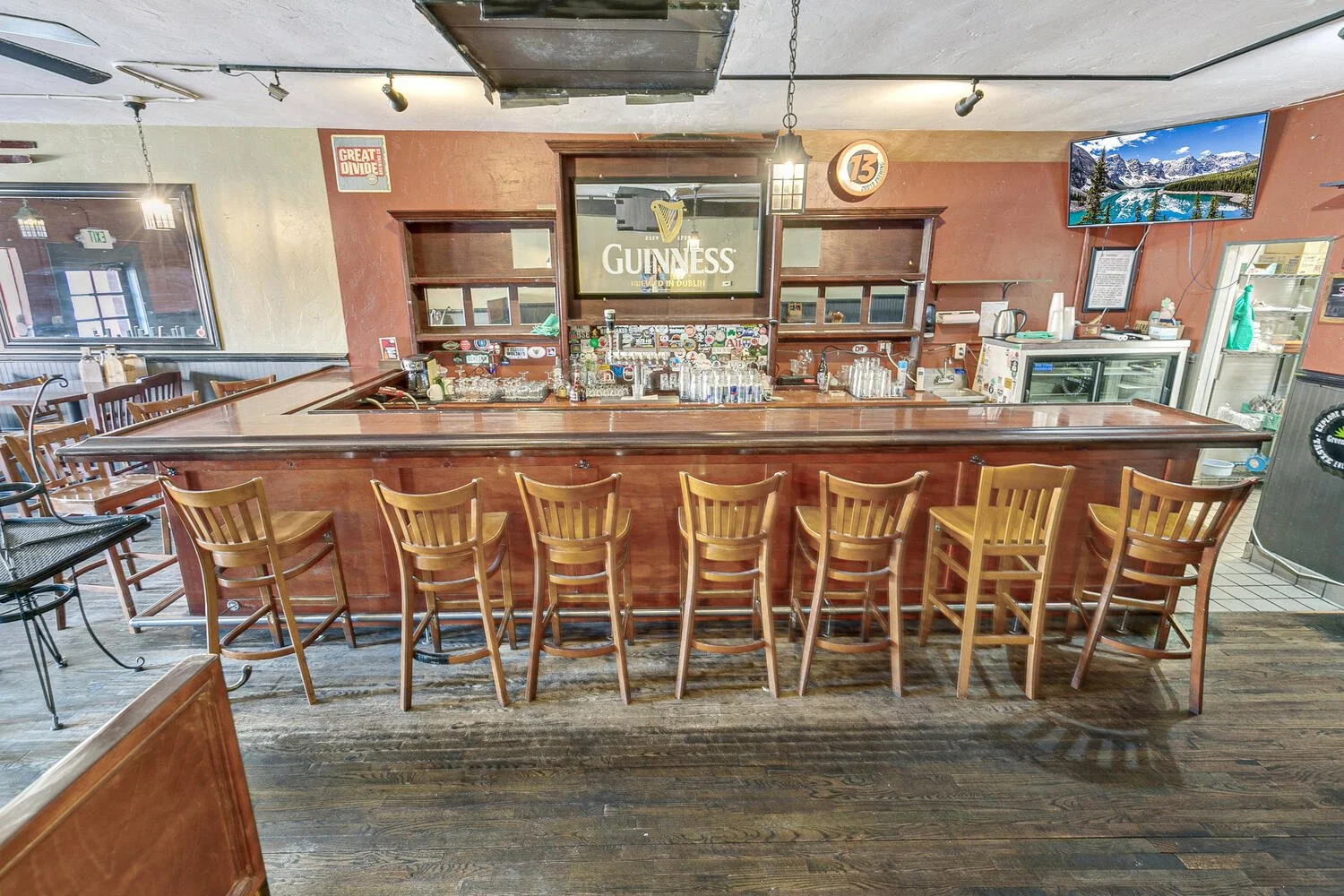 375-south-pearl-denver-restaurant-lease-interior-bar-seating.jpg