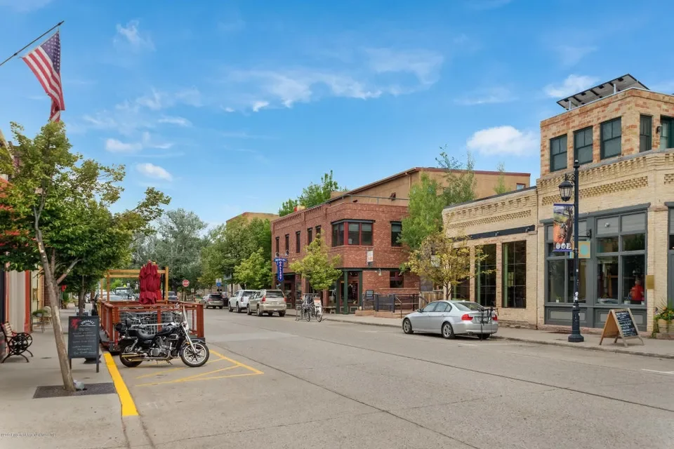 320-main-street-carbondale-suite-200-office-exterior-2.webp