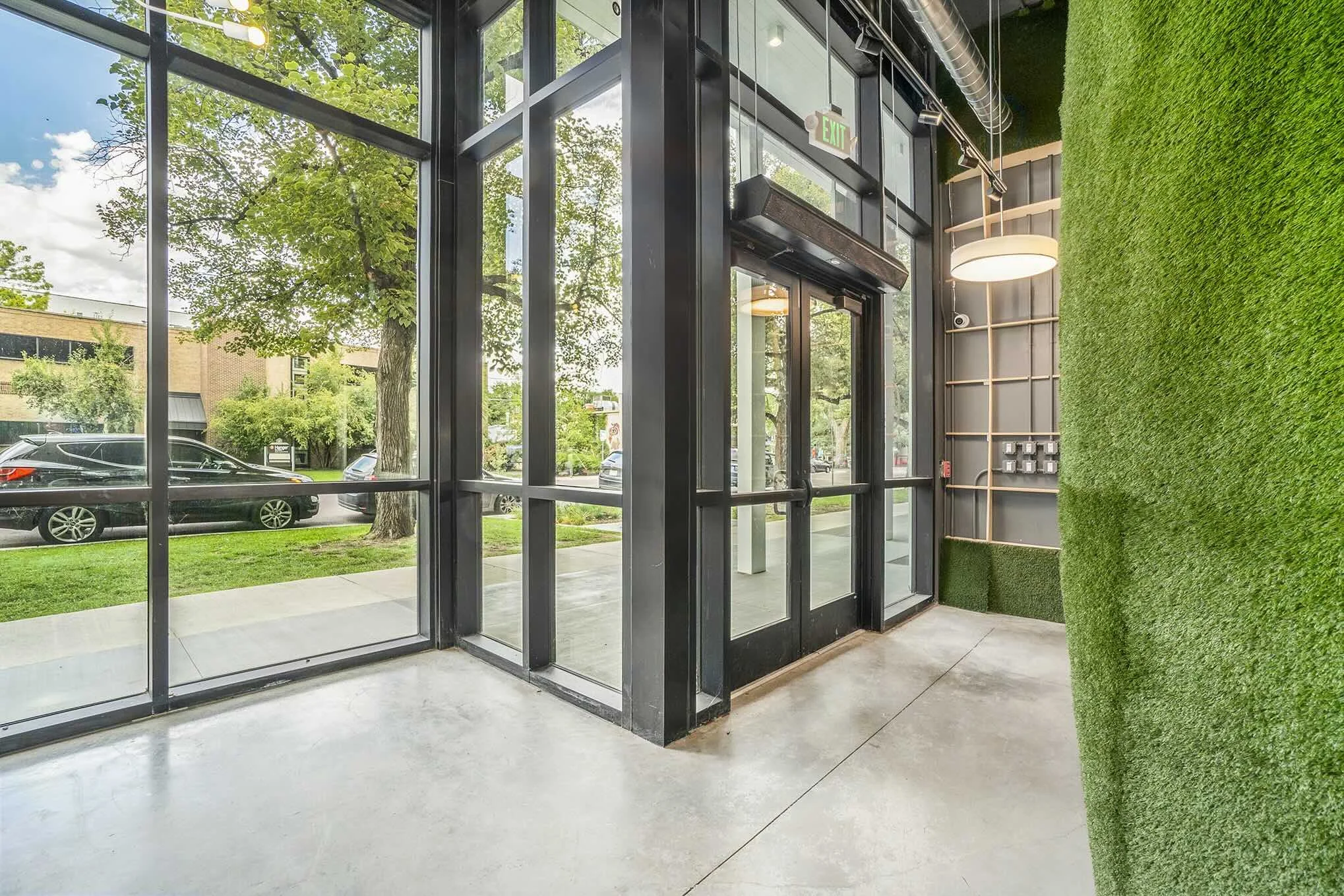 park-17-apartments-retail-east-17th-denver-exterior-1210-restaurant-interior-enty.jpeg
