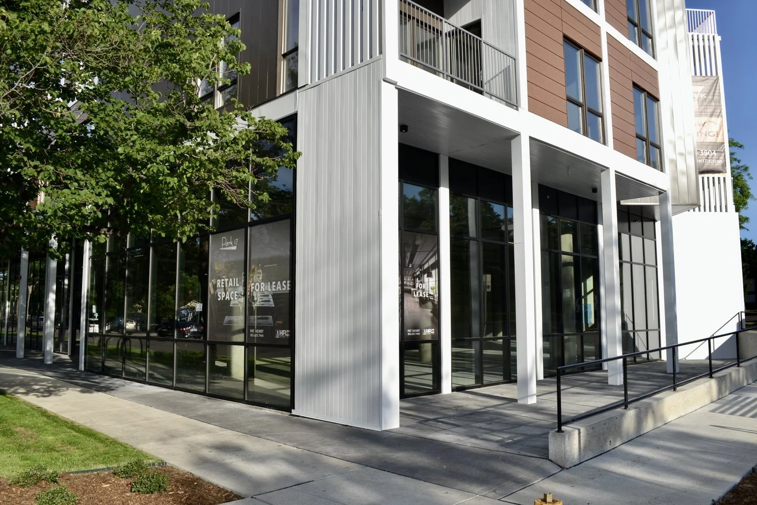 park-17-apartments-retail-east-17th-denver-exterior-1210-restaurant-patio.jpg