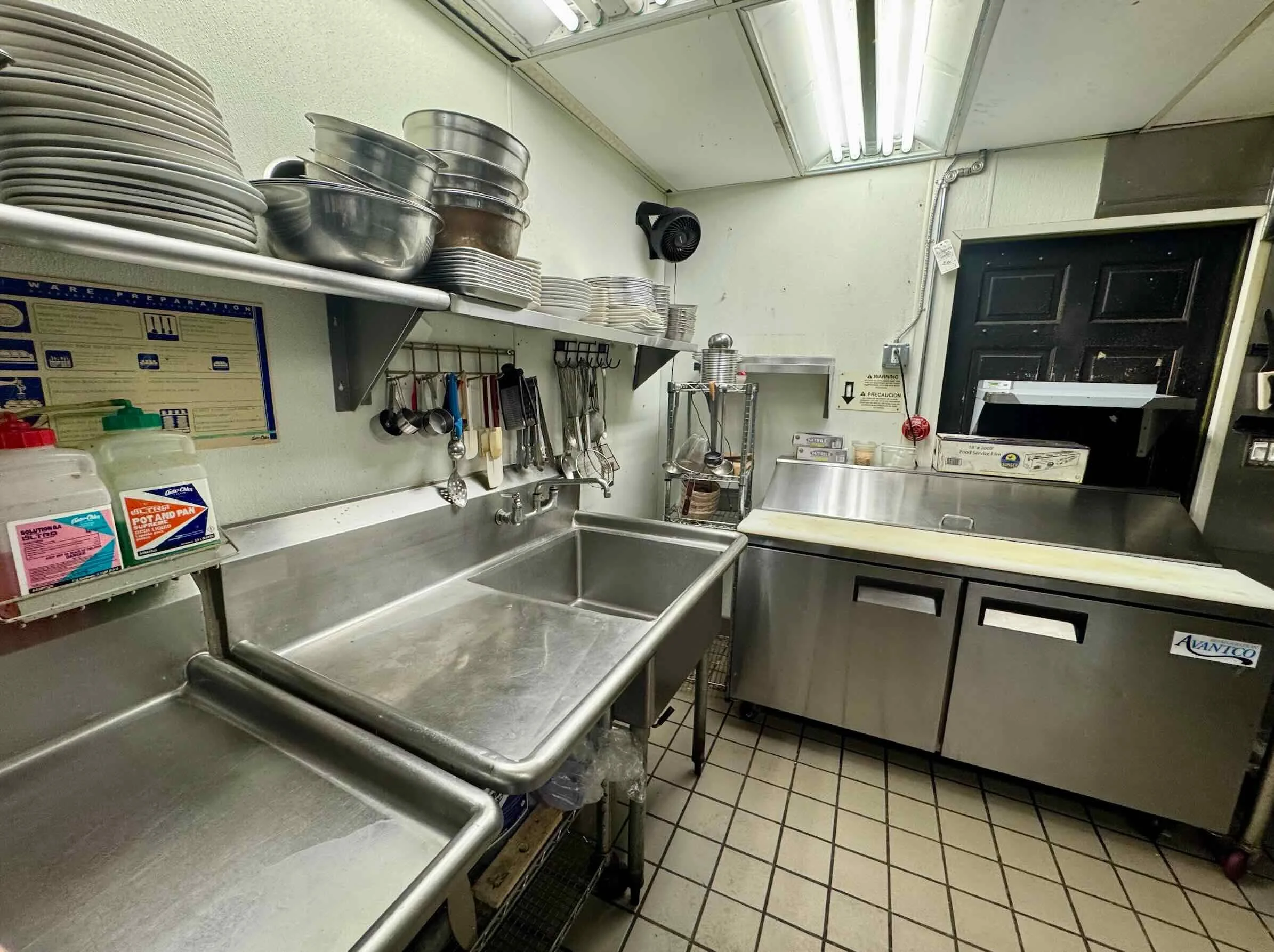 375-south-pearl-denver-restaurant-lease-interior-kitchen-1.jpg