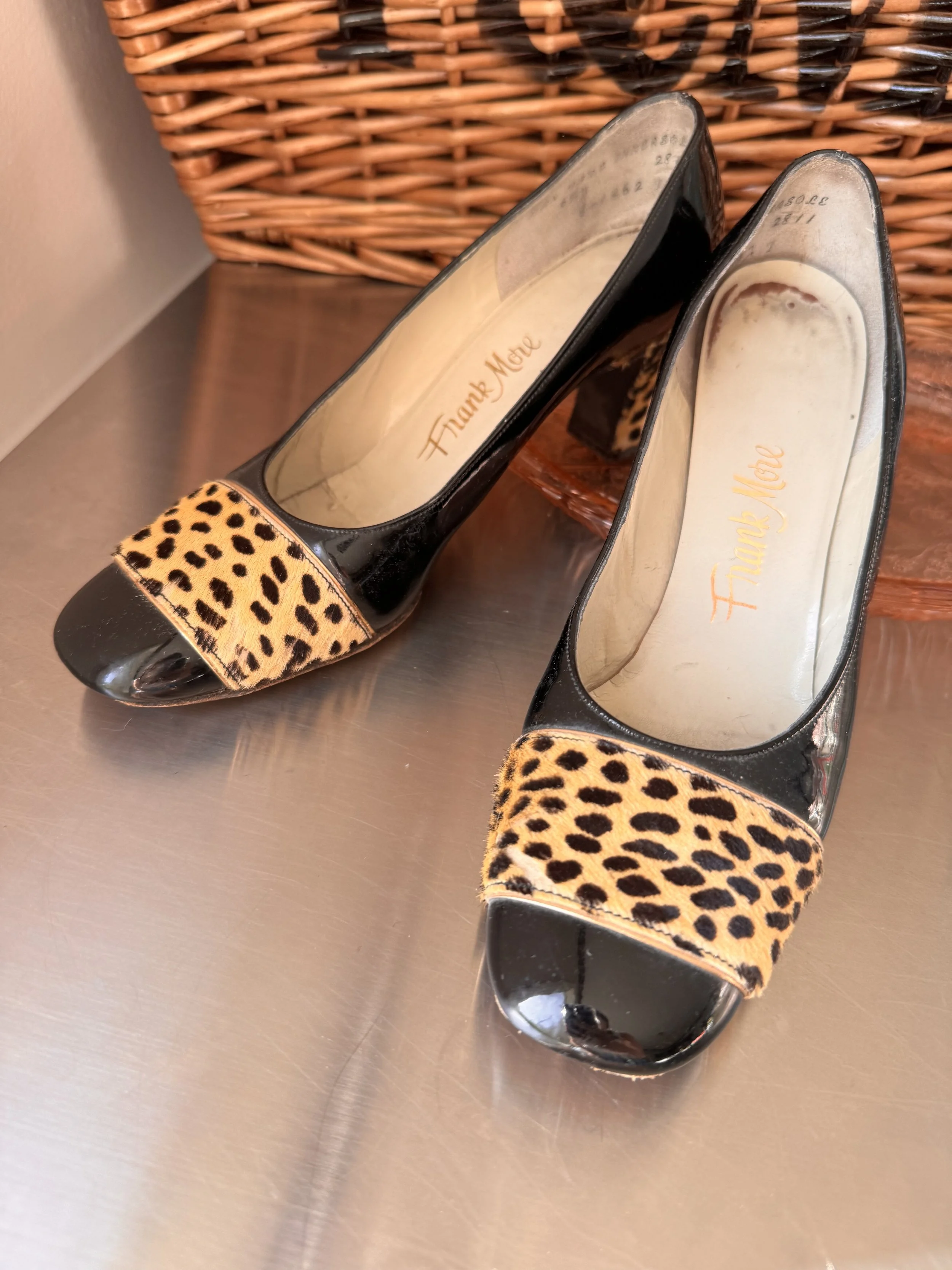 Mob_wife_shoes_kitten_heel_pump_vintage